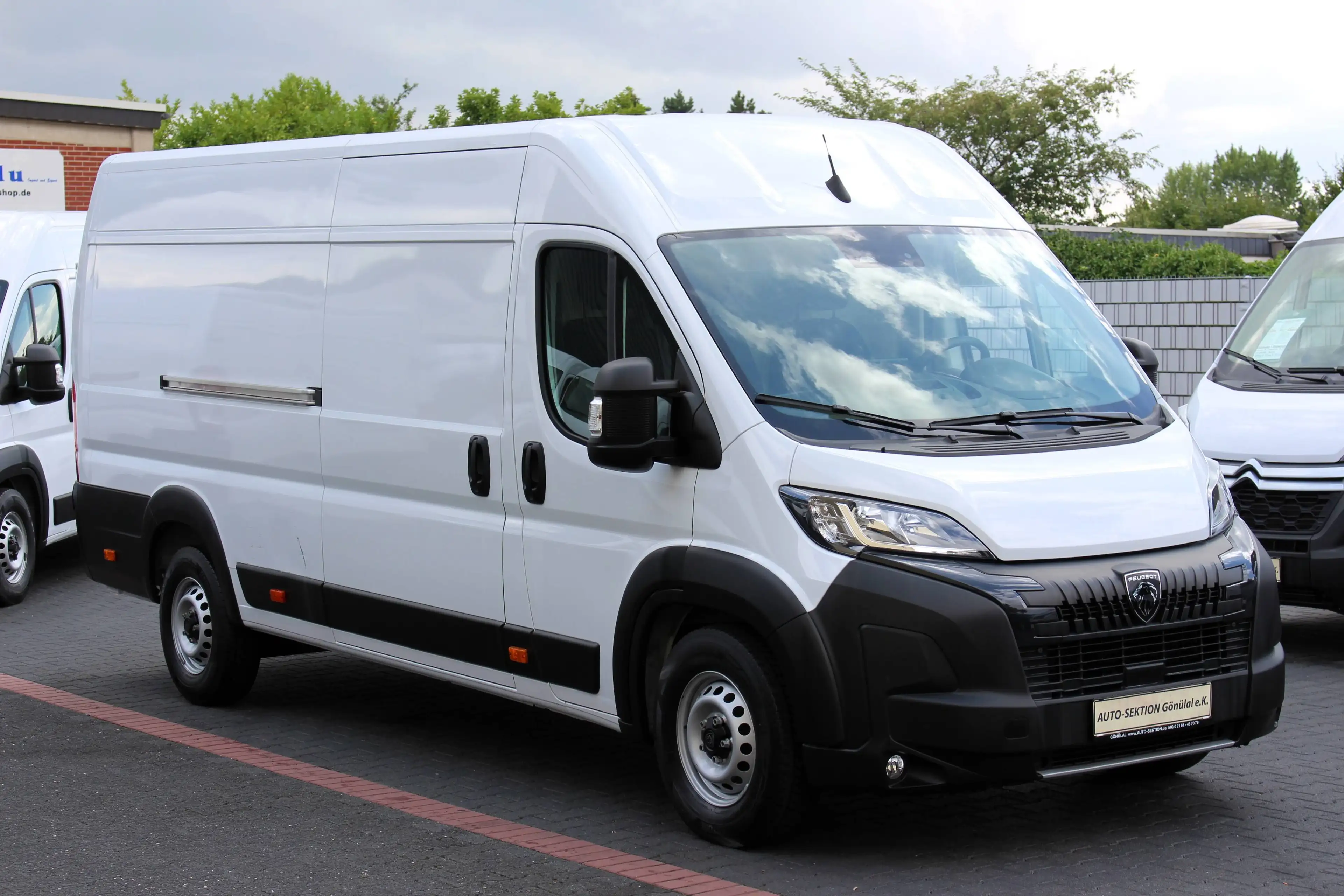 Peugeot Boxer 35 L4H2 180 Automatik*Klima*Navi*Temp*Holz