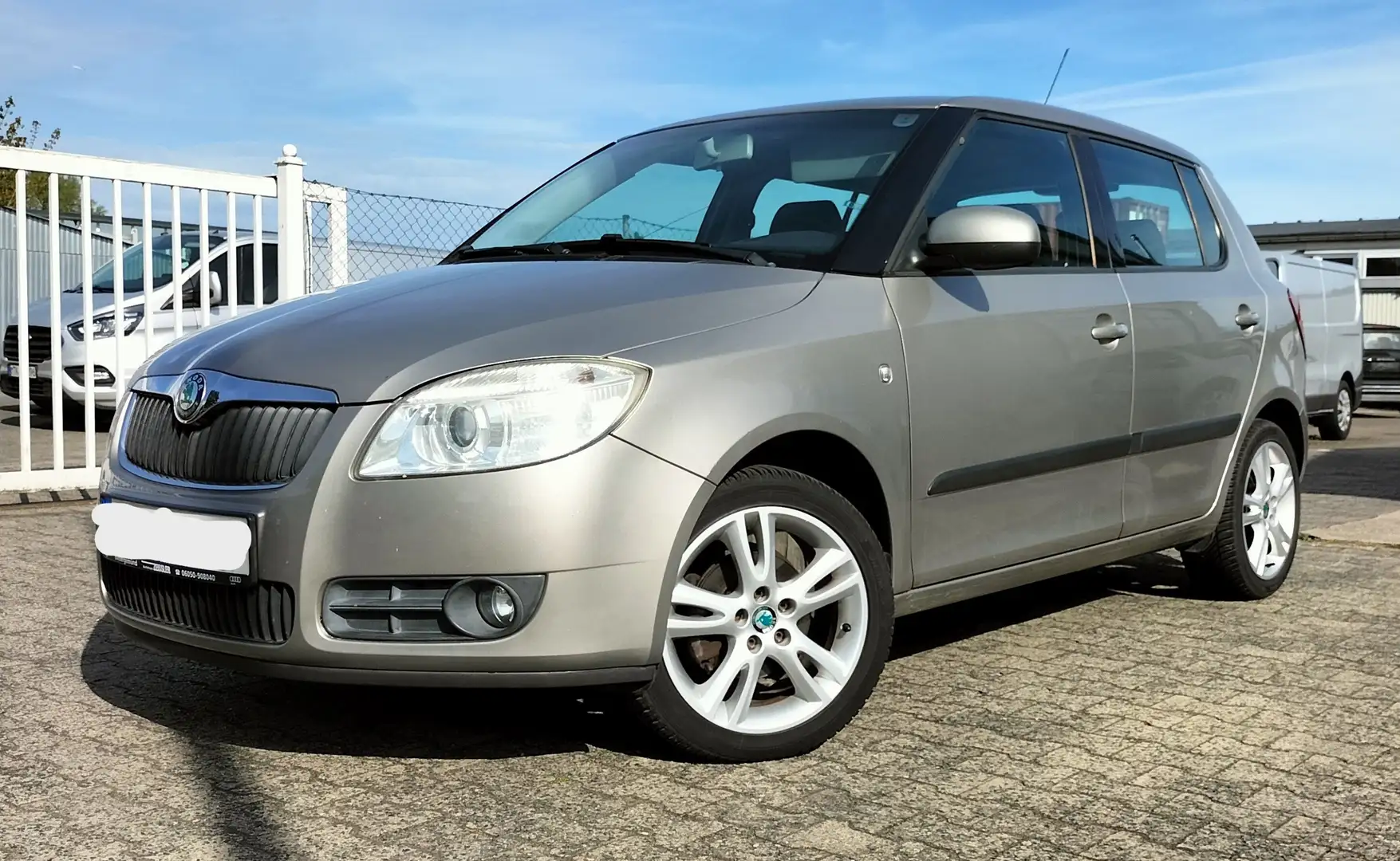Skoda Fabia NEU TÜV/ 1. HAND/ Sitzheizung/ PDC H/ Klimaauto Beige - 1