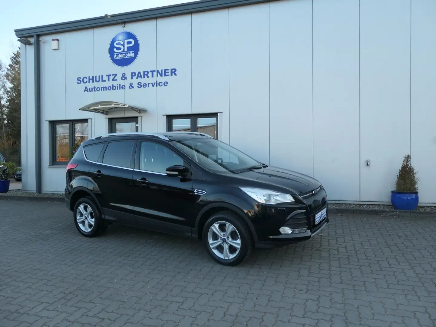 Ford Kuga Sync Edition // 2.Hd., Temp., Sitzh., Allw. Schwarz - 1