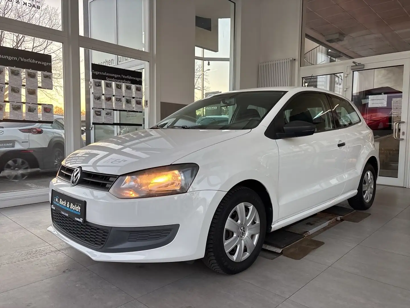 Volkswagen Polo Trendline 1.2i ZV+KLIMA+BLUETOOTH+AHK - 1