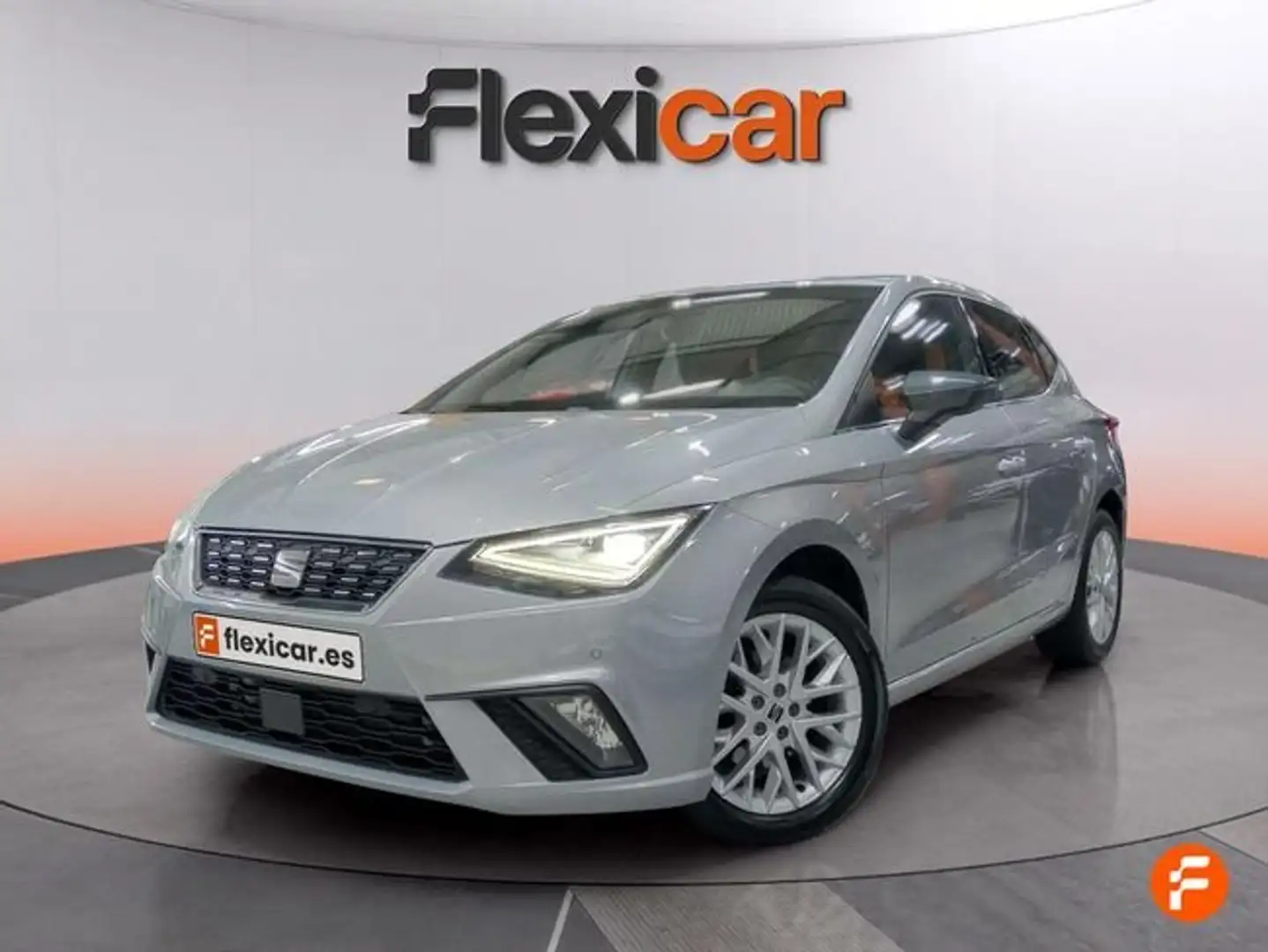 SEAT Ibiza 1.0 TSI 81kW (110CV) Special Edition Nav Gris - 2