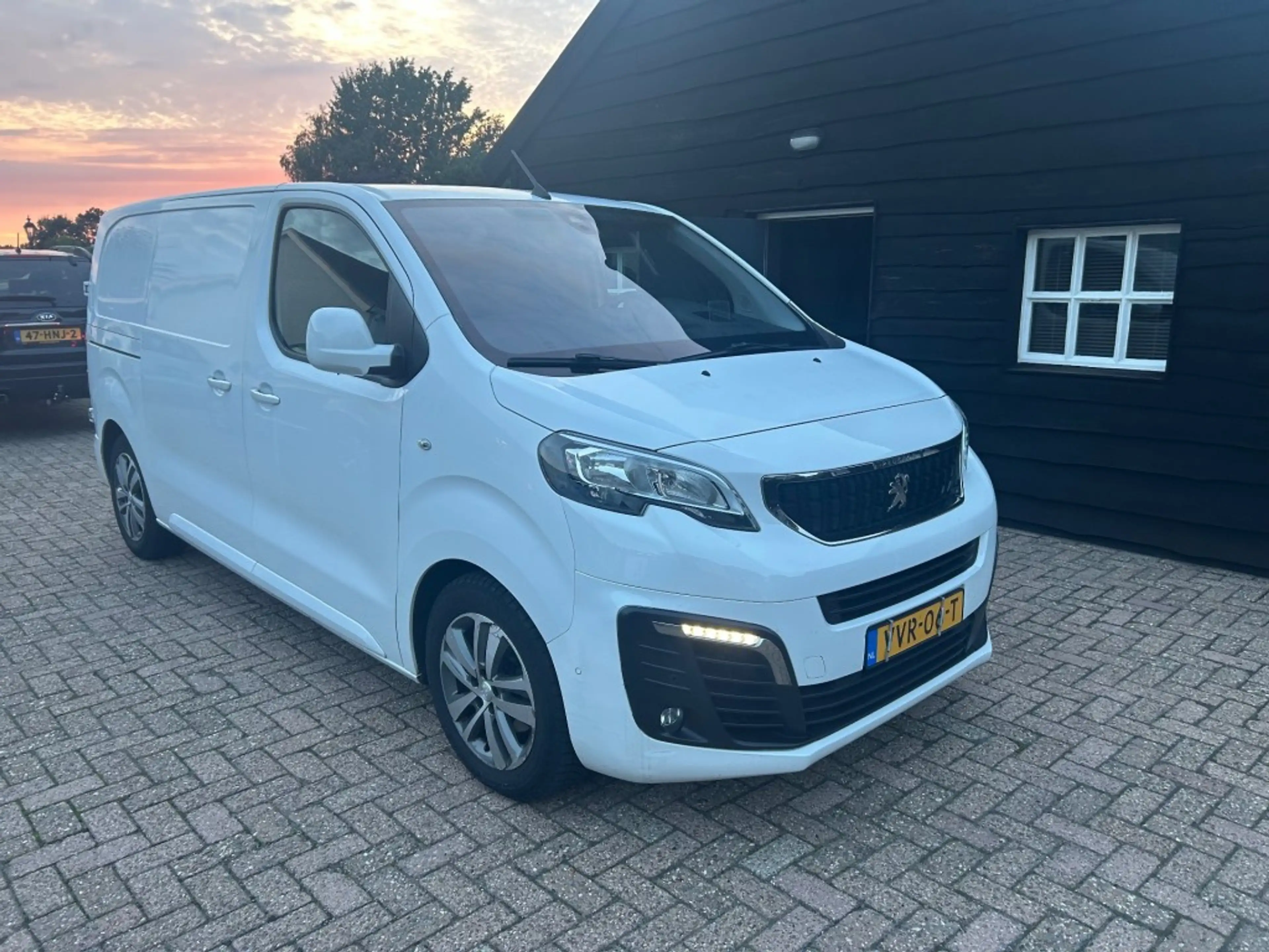 Peugeot Expert 227S 2.0 BlueHDI 180 Premium Pack AUTOMAAT 2x schu