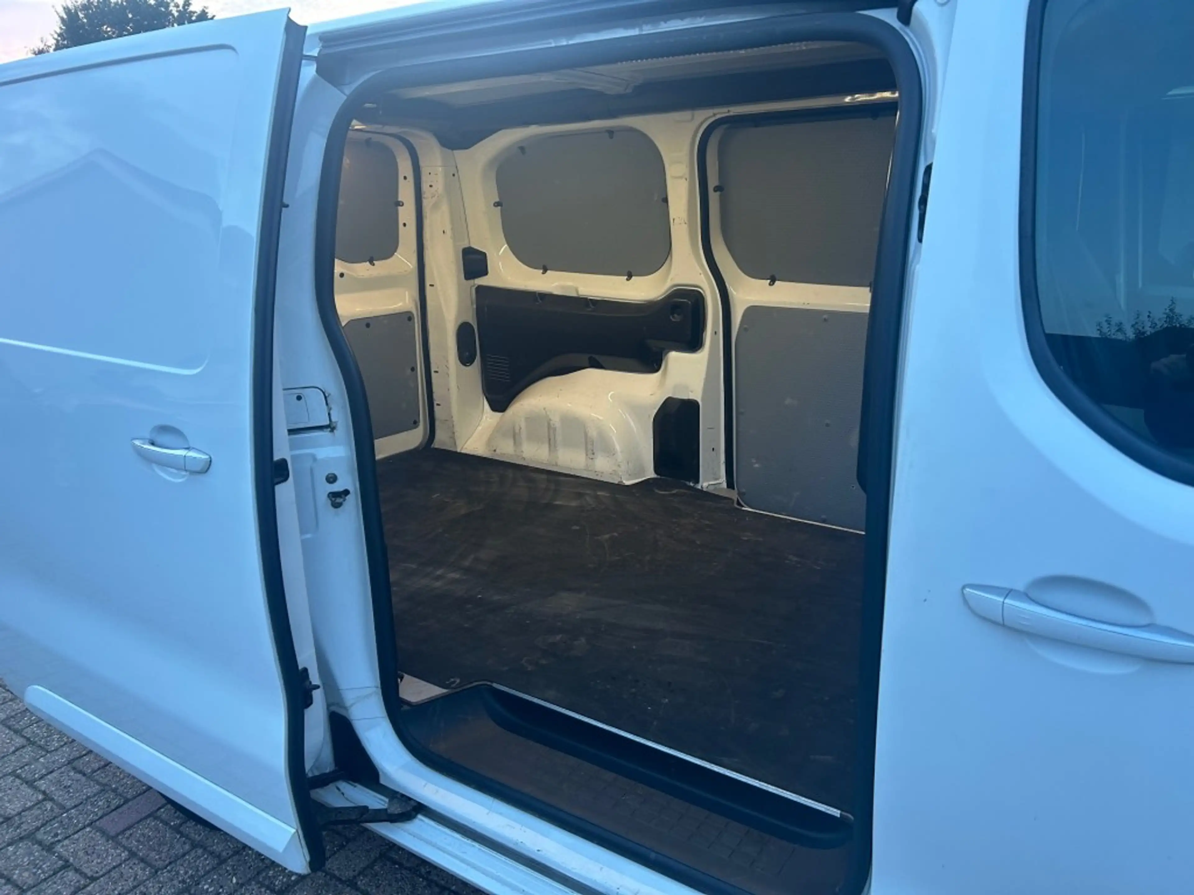 Peugeot Expert 227S 2.0 BlueHDI 180 Premium Pack AUTOMAAT 2x schu — photo 9