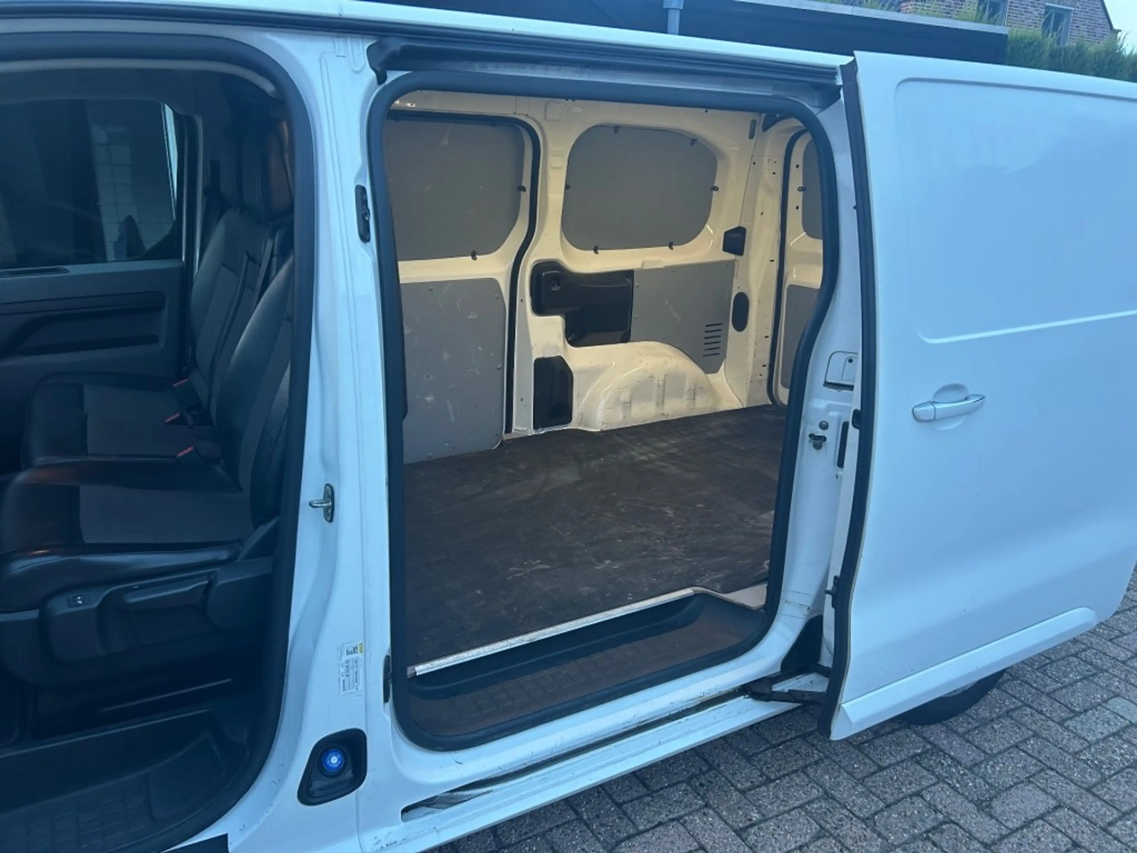 Peugeot Expert 227S 2.0 BlueHDI 180 Premium Pack AUTOMAAT 2x schu — photo 10