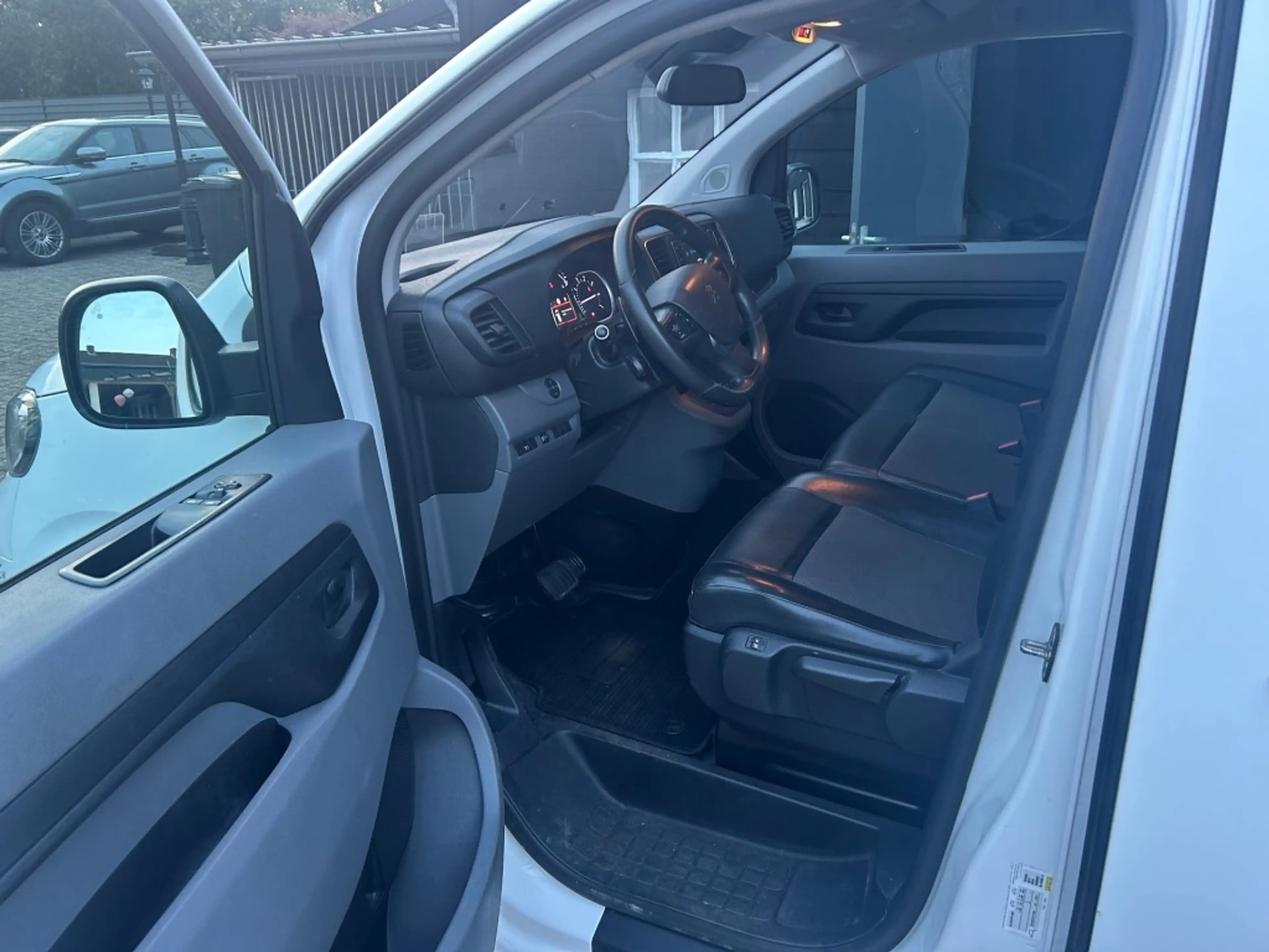 Peugeot Expert 227S 2.0 BlueHDI 180 Premium Pack AUTOMAAT 2x schu — photo 6
