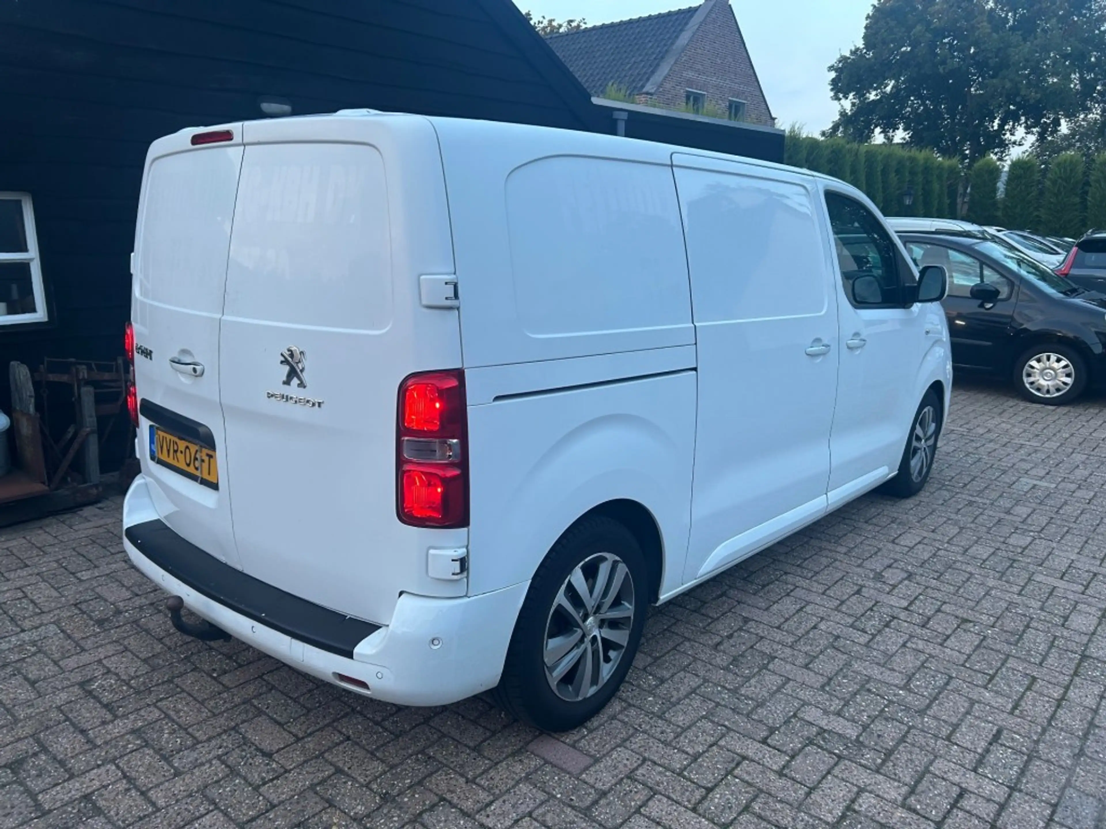 Peugeot Expert 227S 2.0 BlueHDI 180 Premium Pack AUTOMAAT 2x schu — photo 2