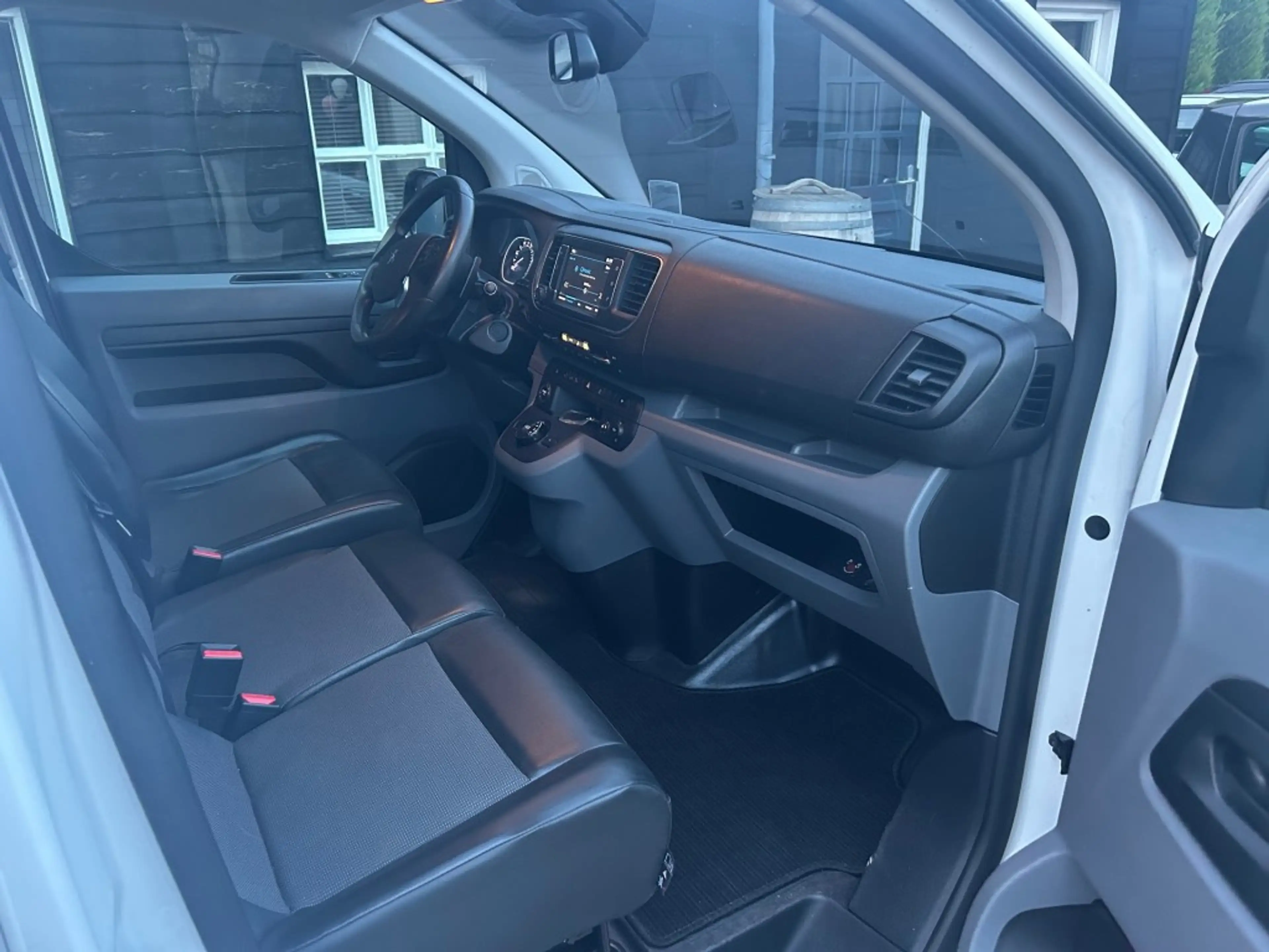 Peugeot Expert 227S 2.0 BlueHDI 180 Premium Pack AUTOMAAT 2x schu — photo 8