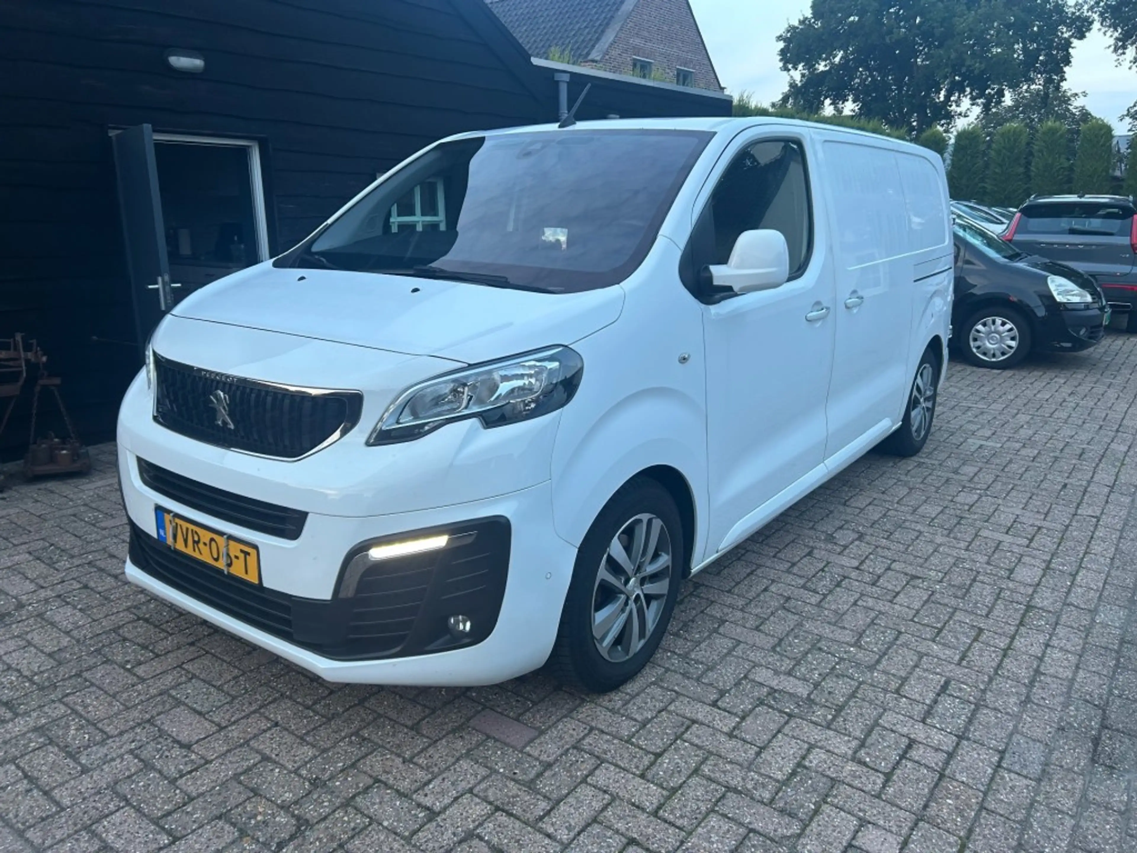 Peugeot Expert 227S 2.0 BlueHDI 180 Premium Pack AUTOMAAT 2x schu — photo 3