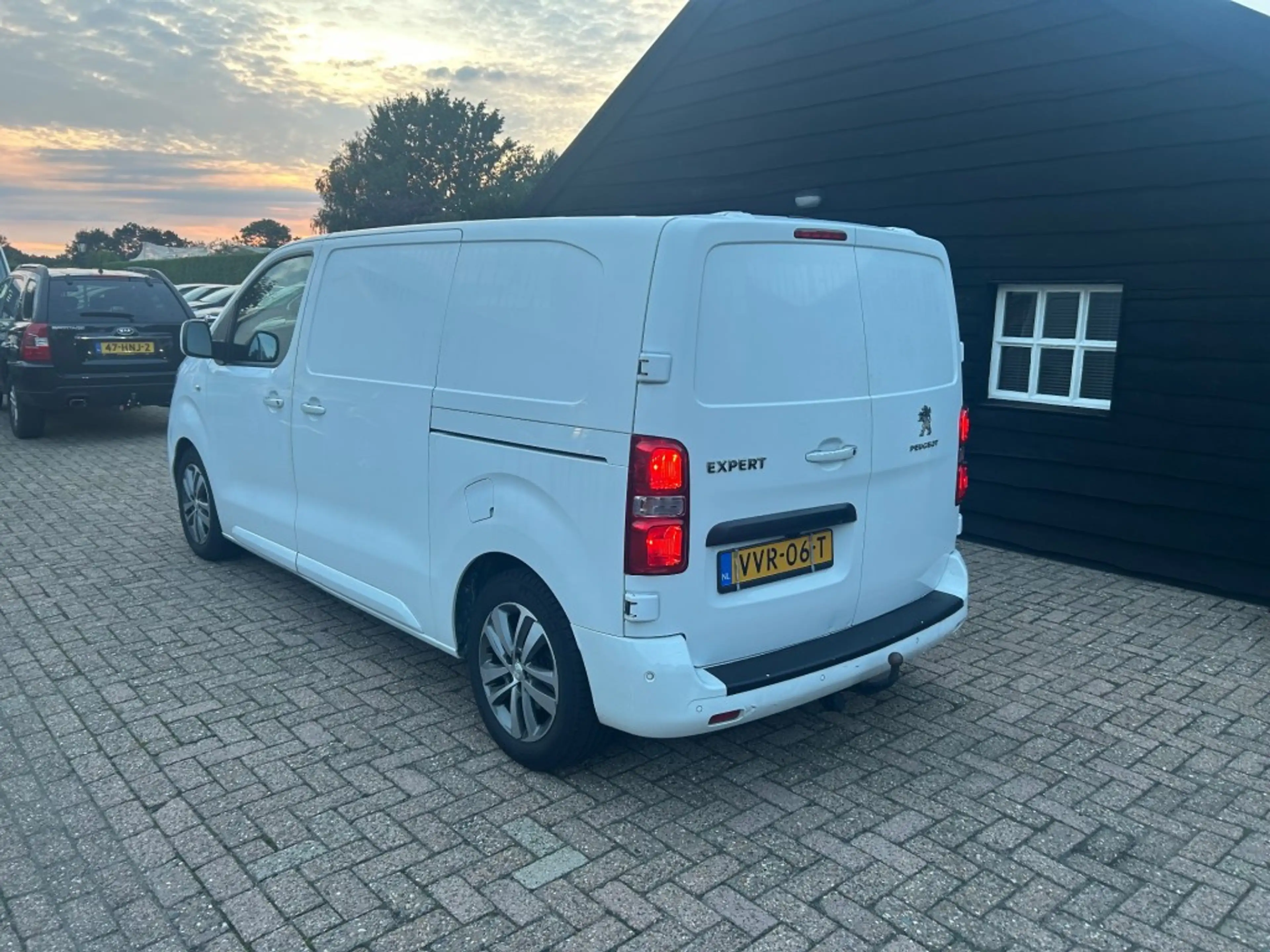 Peugeot Expert 227S 2.0 BlueHDI 180 Premium Pack AUTOMAAT 2x schu — photo 4