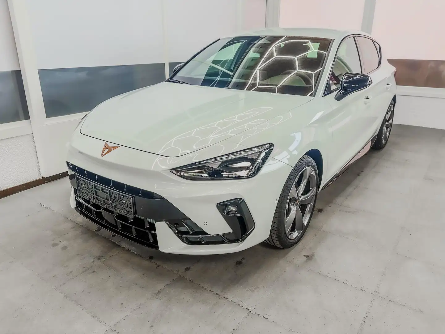 CUPRA Leon 1.5 eTSI DSG NAVI MATRIX INTELLIGENT DRIVE KEYL... Weiß - 1