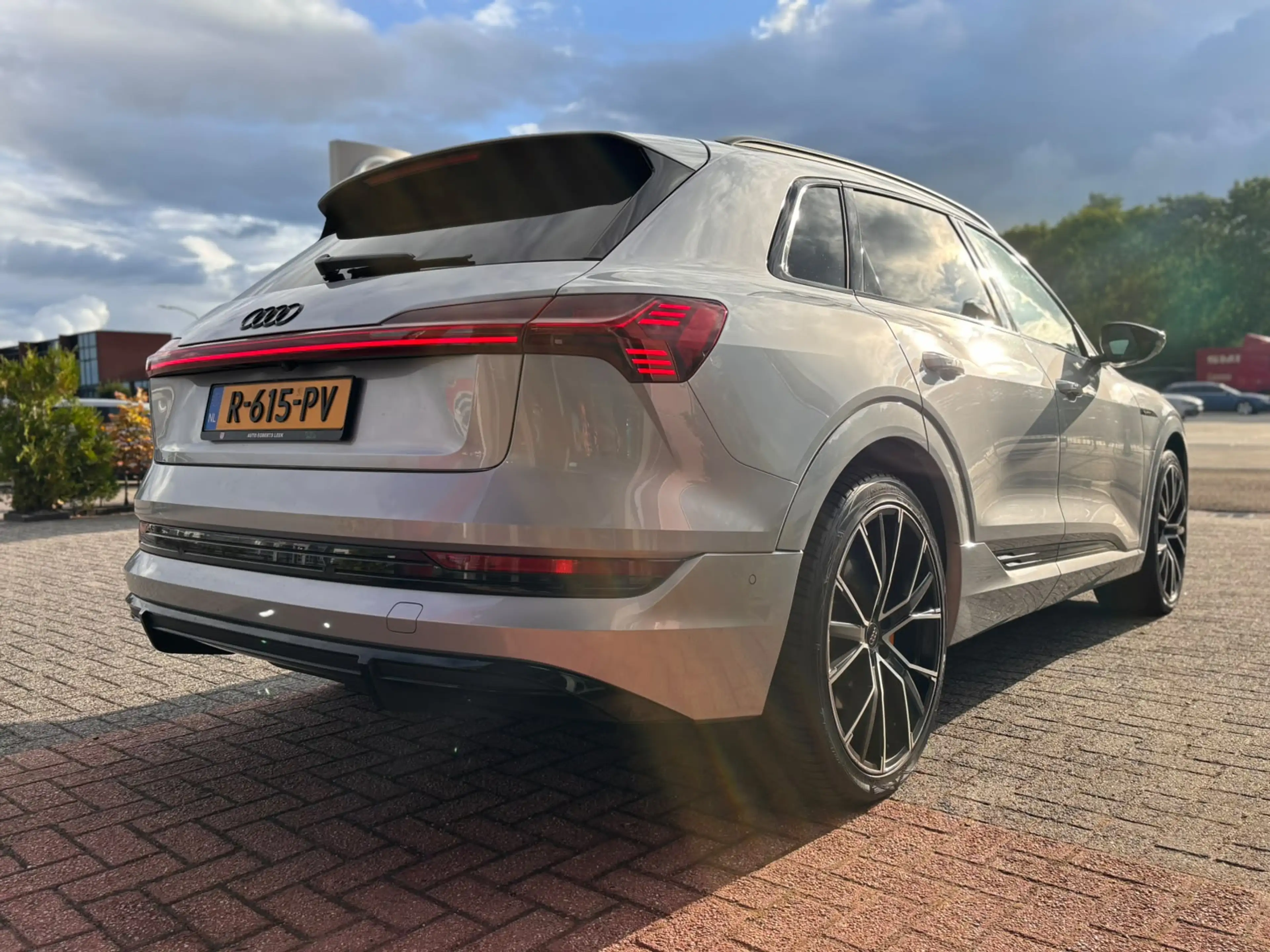 Audi e-tron 55 quattro S edition 95 kWh | Pano | ACC — photo 3