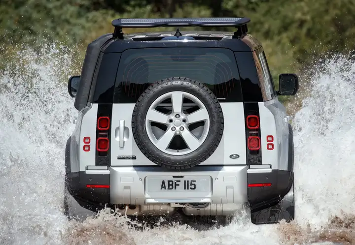 Land Rover Defender Com. 110 SW E 2016, foto 17
