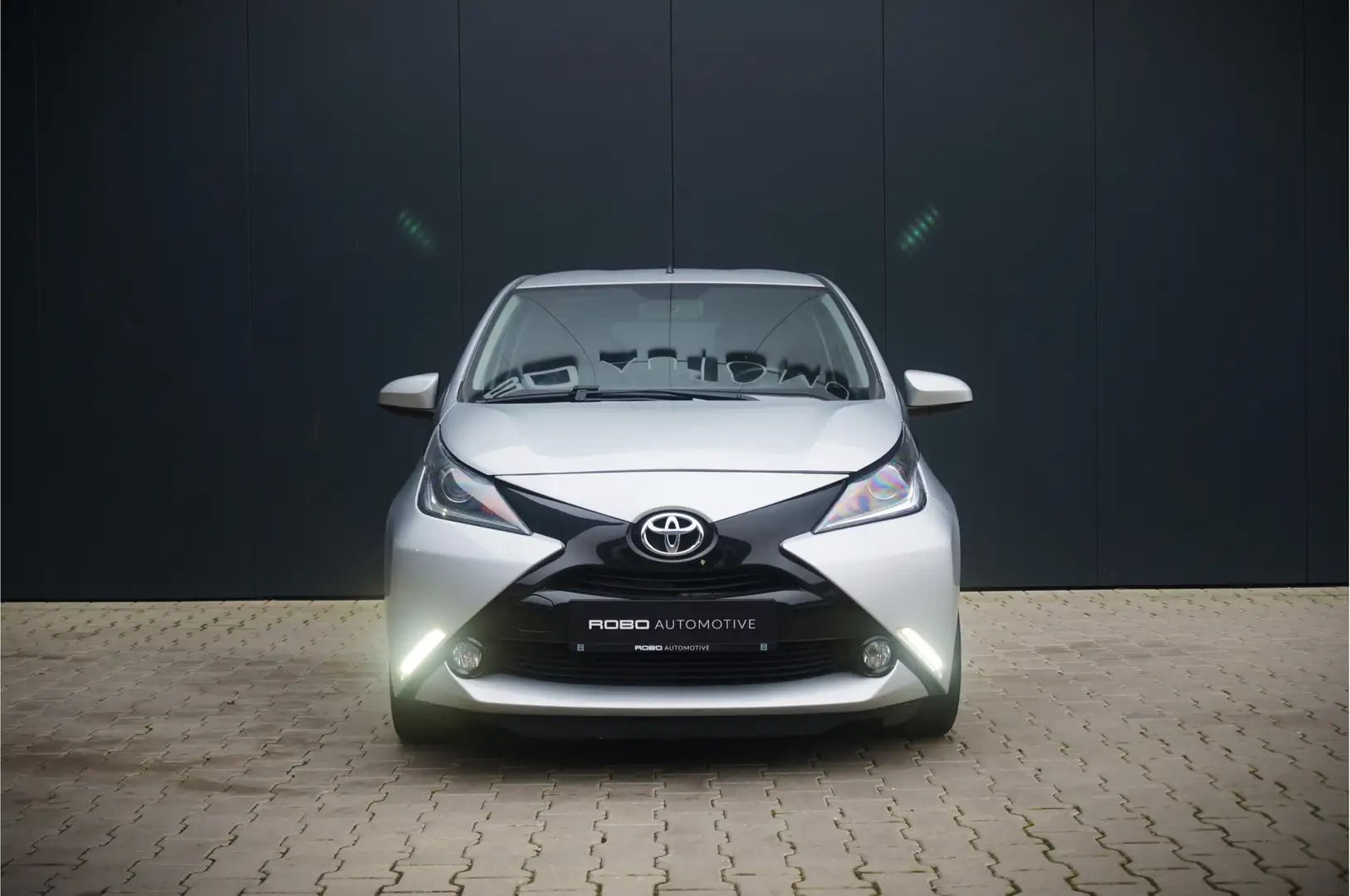 Toyota Aygo 1.0 VVT-i X-PLAY | CAMERA | 5 DEURS | NAP | SPARCO Grey - 2