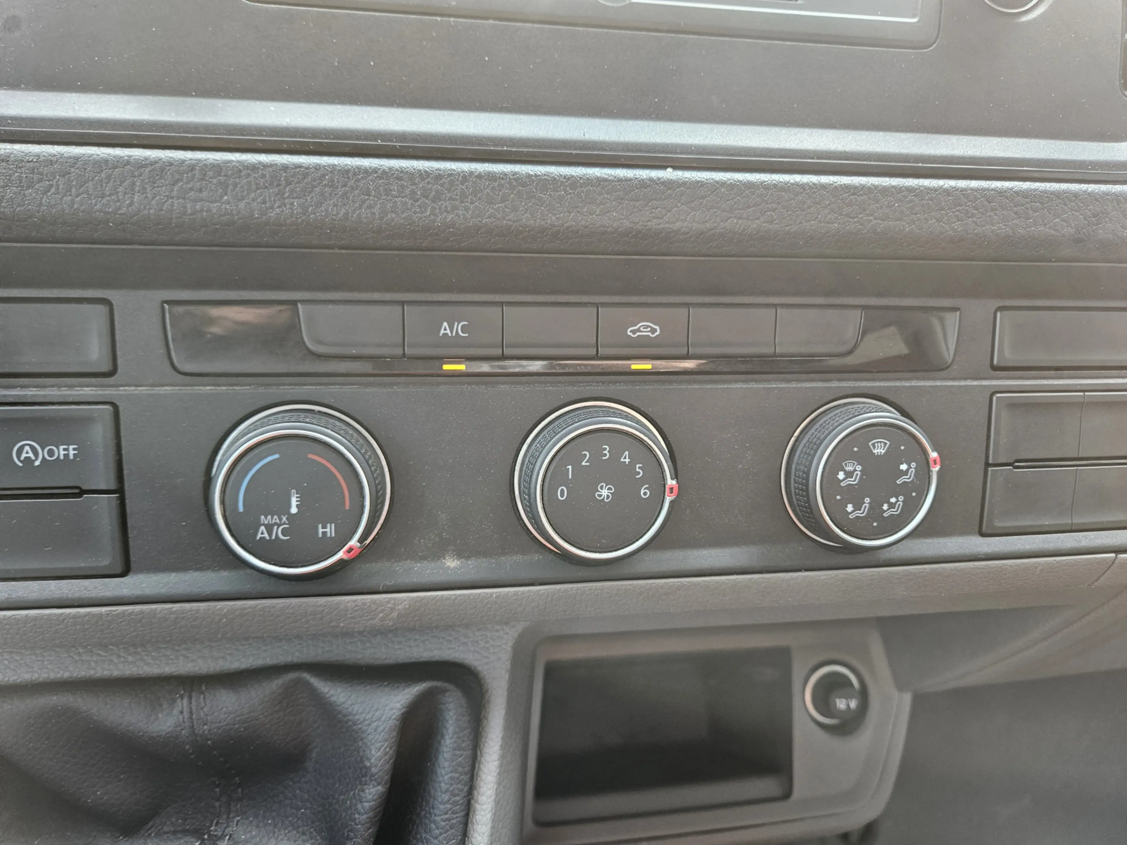 Volkswagen Crafter 35 2.0 TDI L4 DC Highline — photo 8