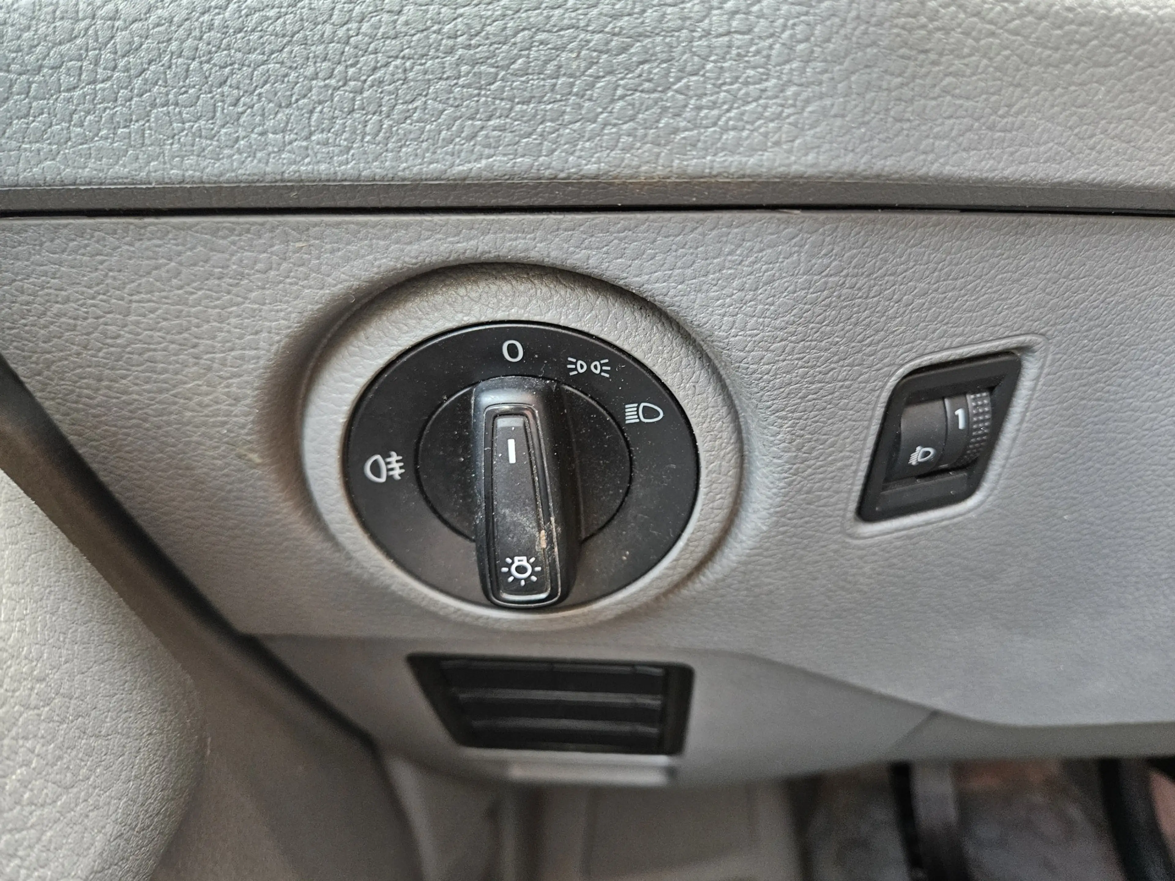 Volkswagen Crafter 35 2.0 TDI L4 DC Highline — photo 12