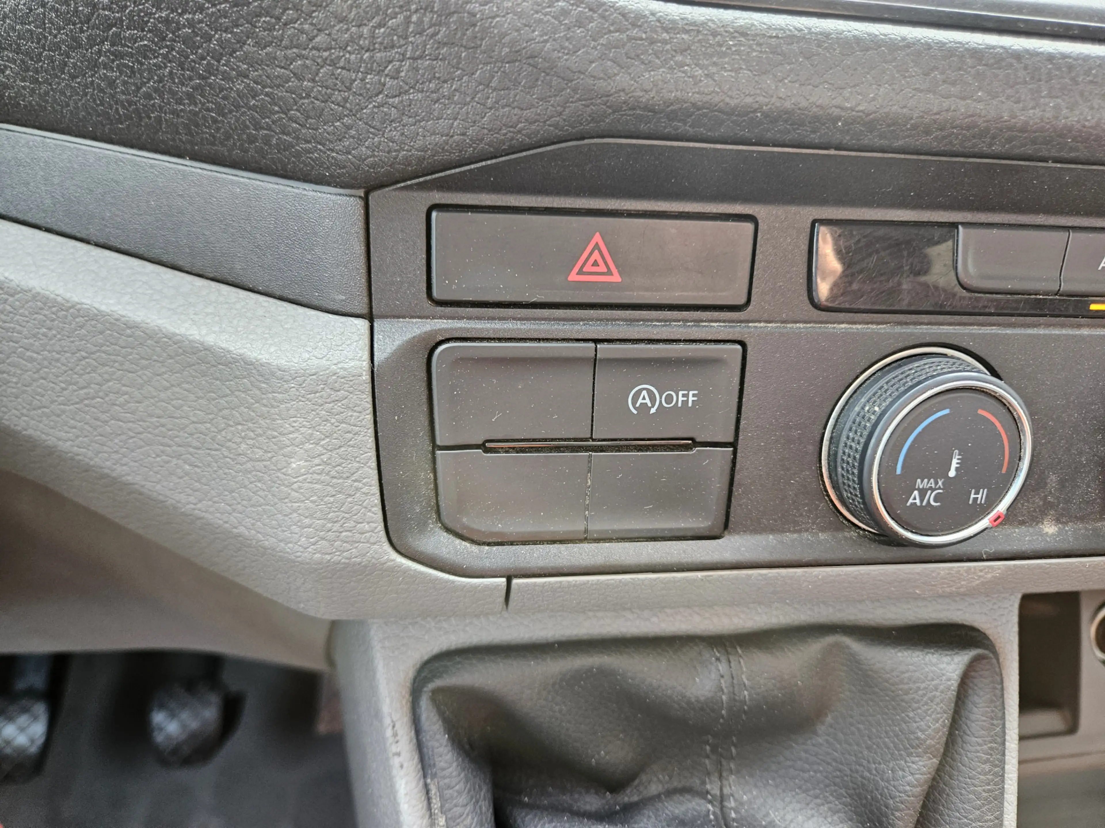 Volkswagen Crafter 35 2.0 TDI L4 DC Highline — photo 9
