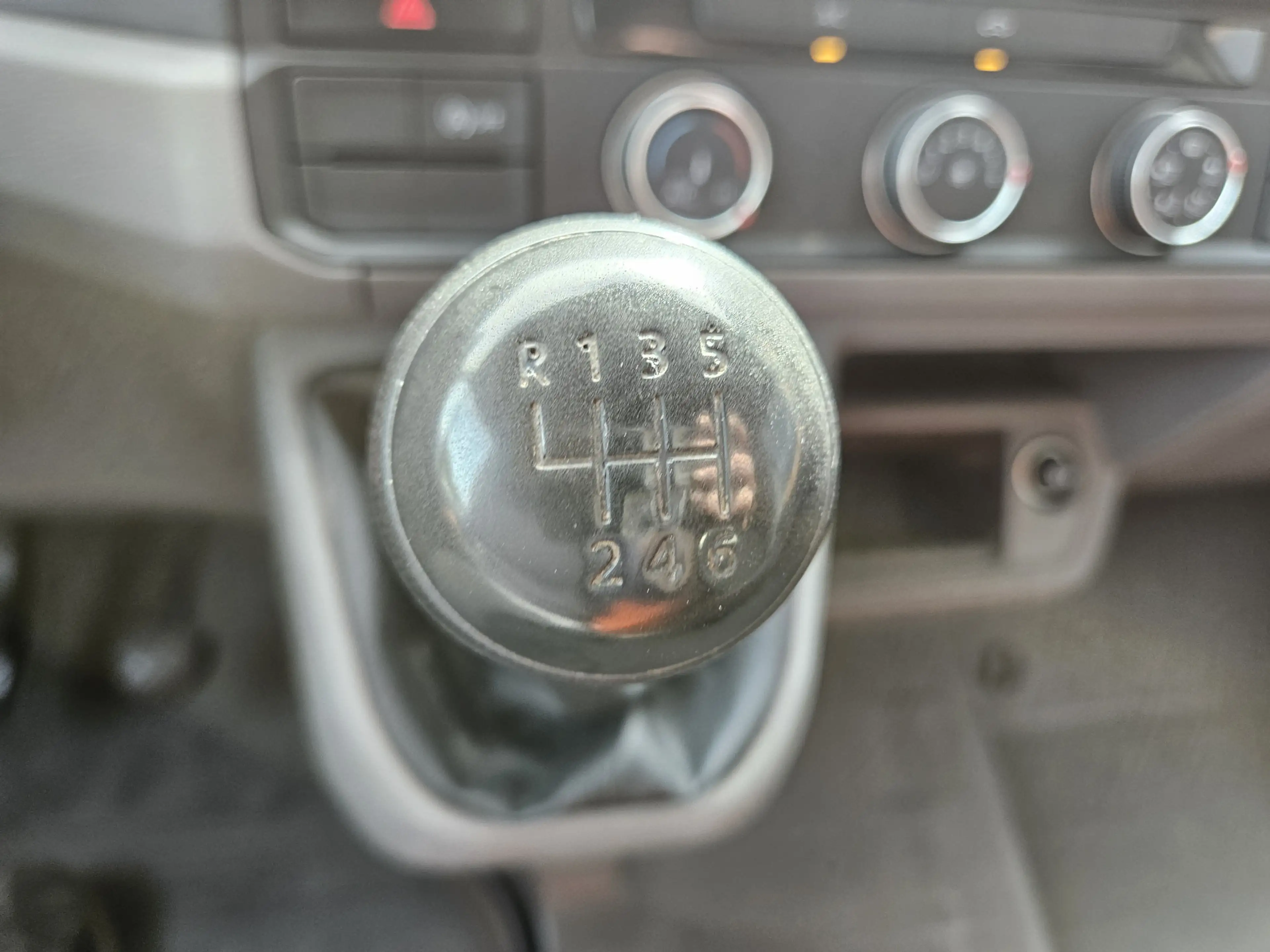 Volkswagen Crafter 35 2.0 TDI L4 DC Highline — photo 10