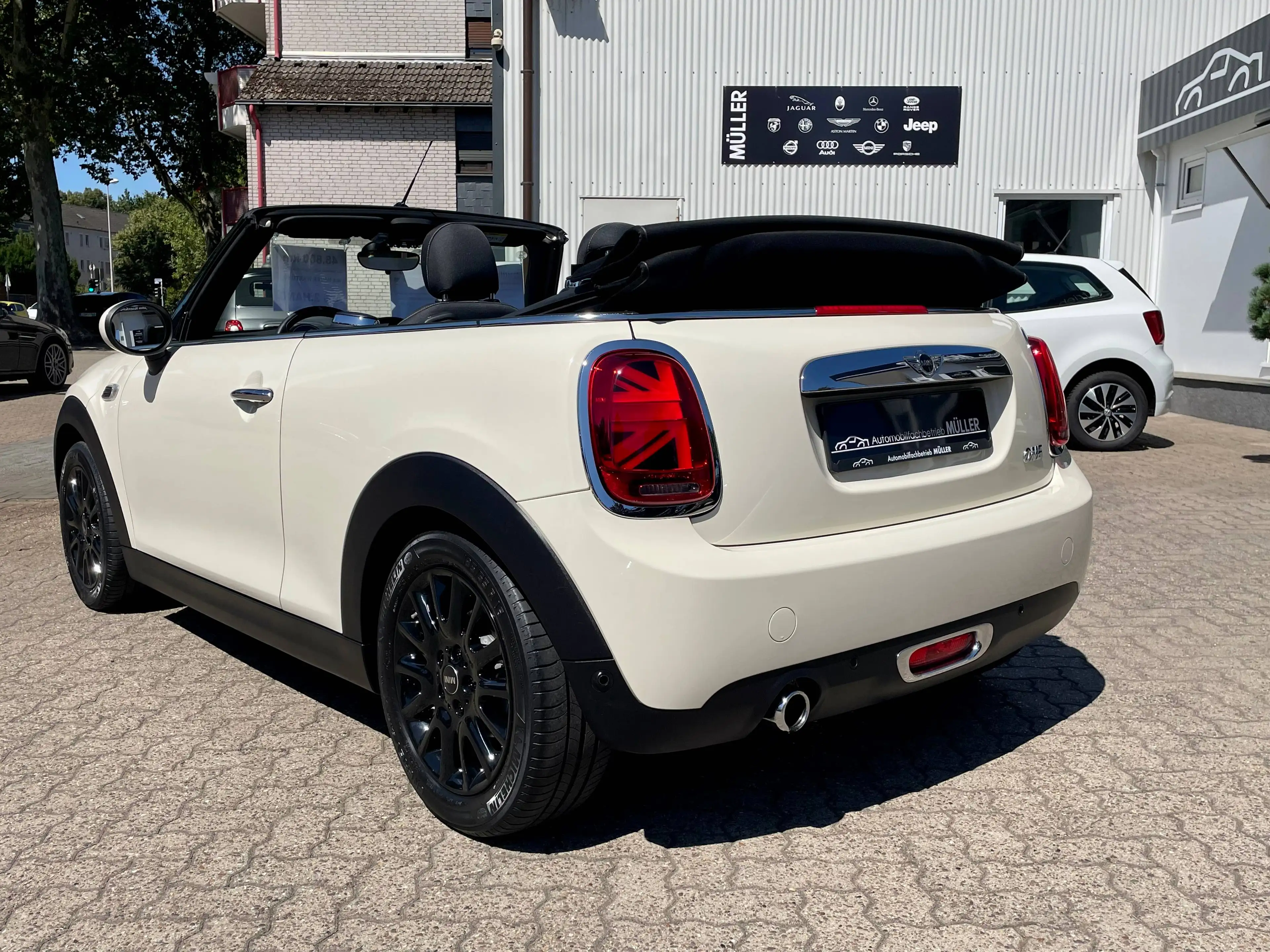 MINI One Cabrio MINI CABRIO Klimaautomatik!+NAVIGATION+LEDER-Sportlenkrad+LED Ambiente+Tempomat+Sitzheizung +2.HAND — photo 5