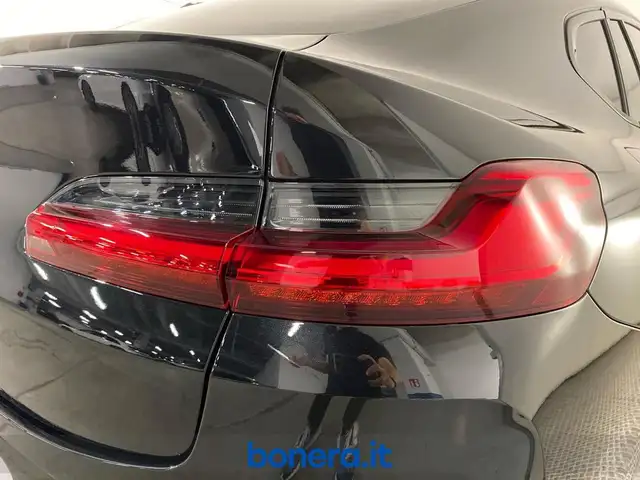 BMW X4 view 11