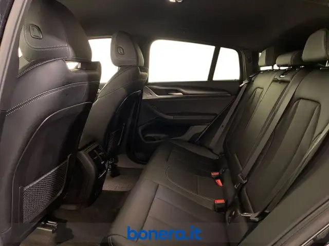BMW X4 view 25