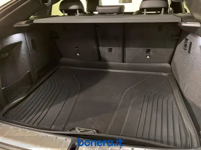 BMW X4 view 13