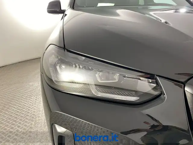 BMW X4 view 10