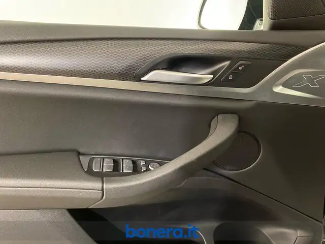 BMW X4 view 24