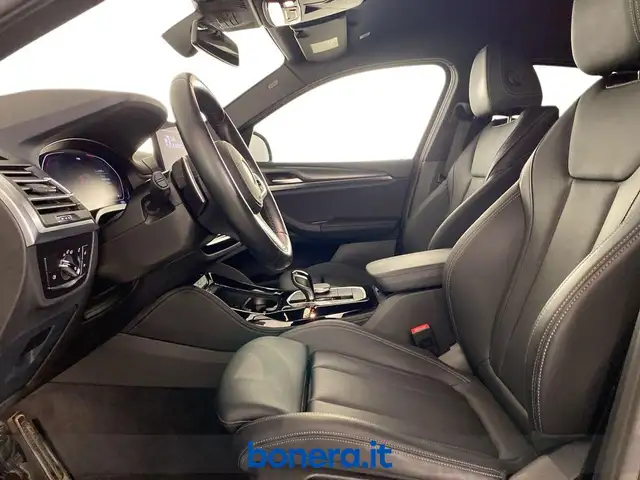 BMW X4 view 14