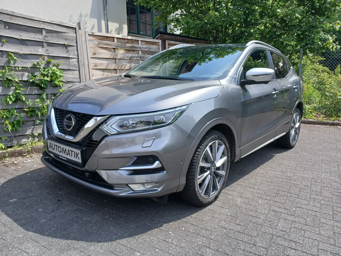 Nissan Qashqai 1.3 DIG 160 Automatik Tekna+ Leder Panorama 19" Grau - 2