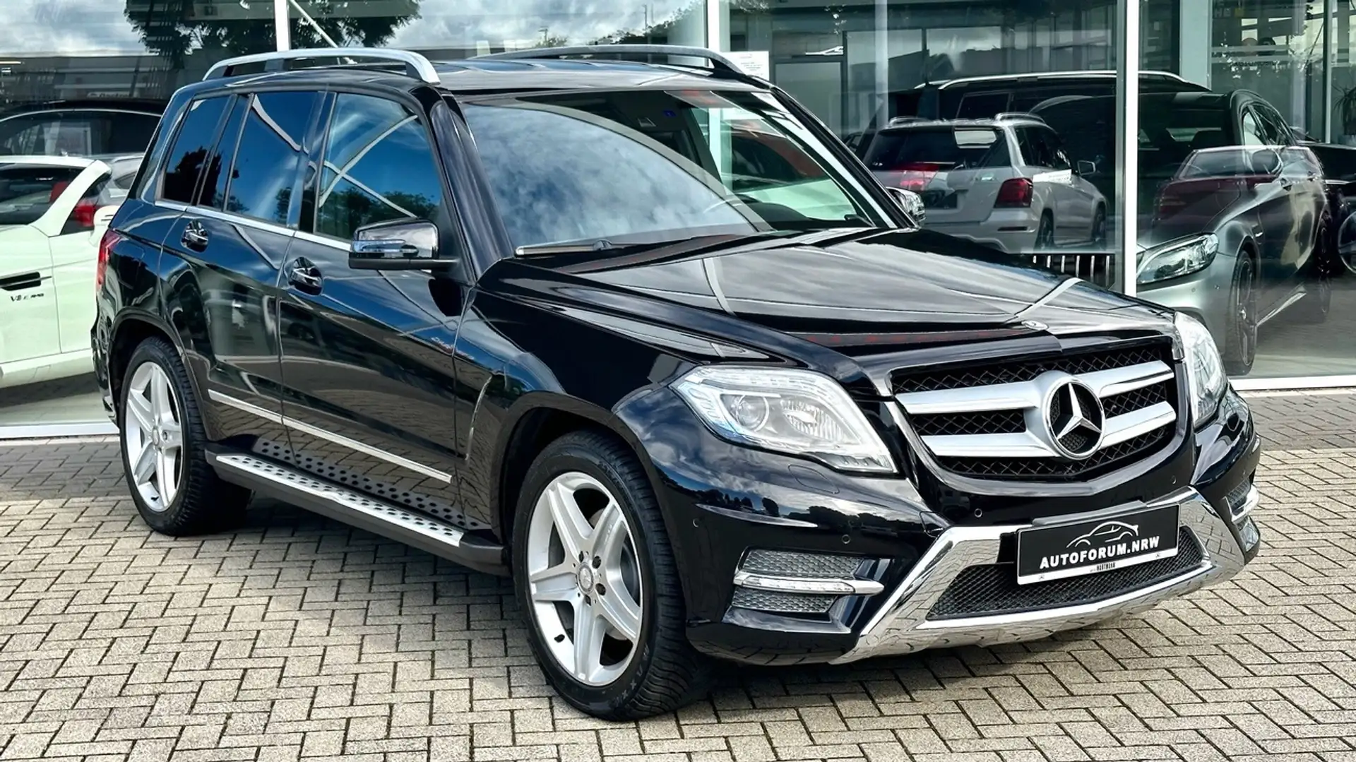 Mercedes-Benz GLK 350 GLK 350 4Matic (204.988) Schwarz - 1