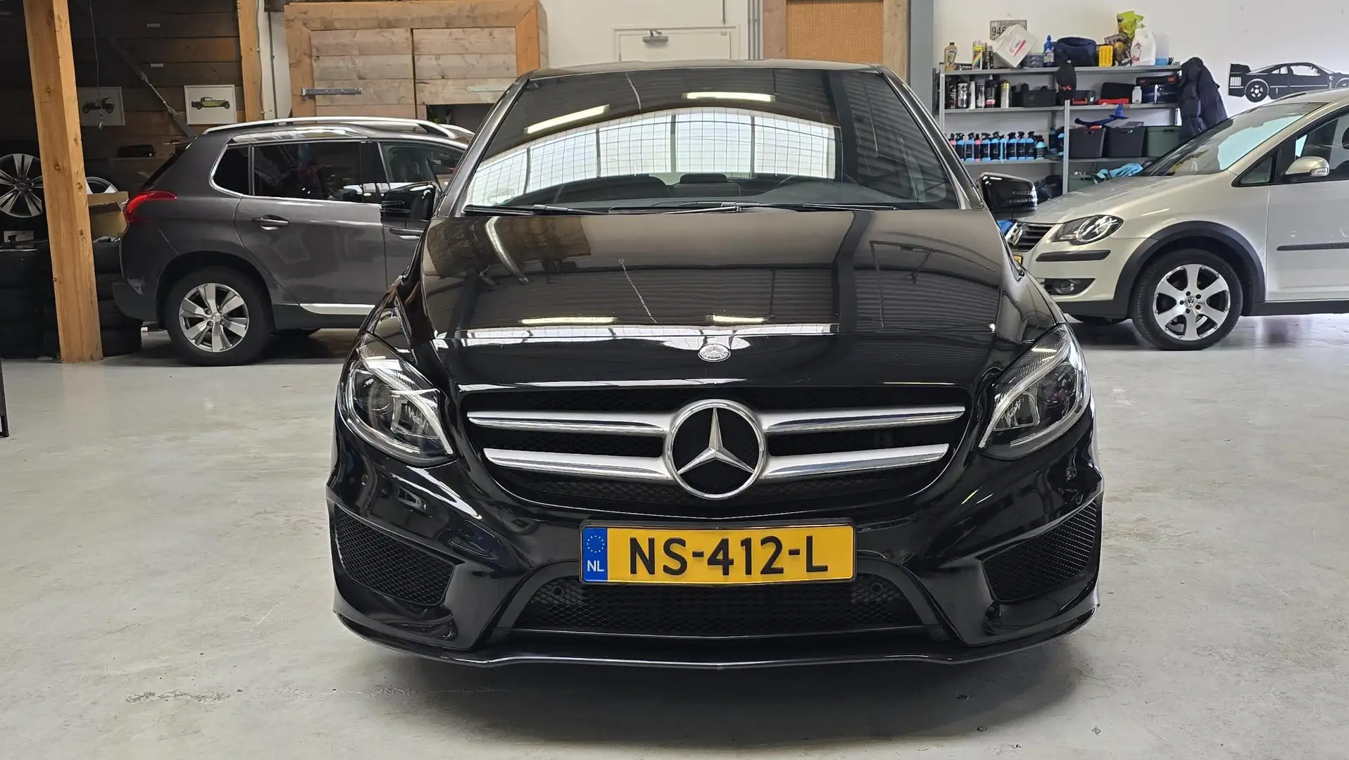 Mercedes-Benz B 180 Business Solution AMG 18" LMV, NAVI, camera, Bluet Zwart - 2