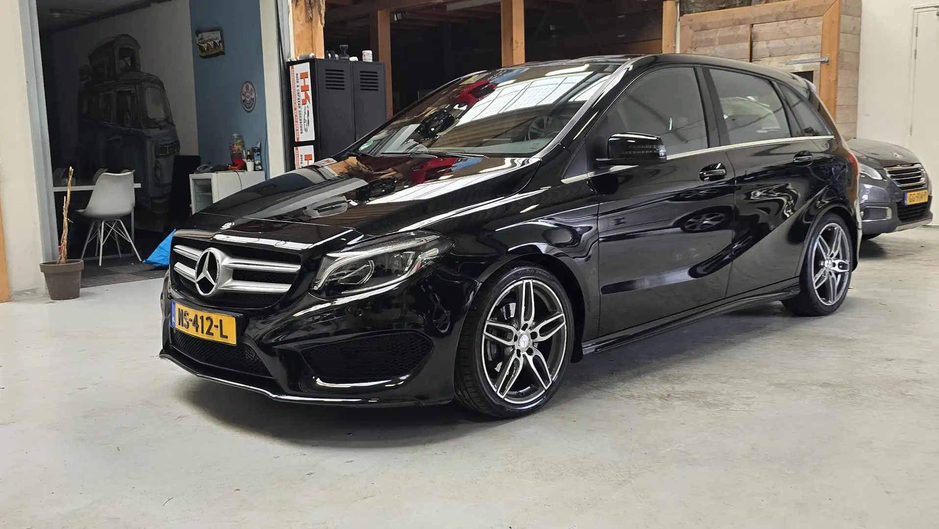 Mercedes-Benz B 180 Business Solution AMG 18" LMV, NAVI, camera, Bluet Zwart - 1