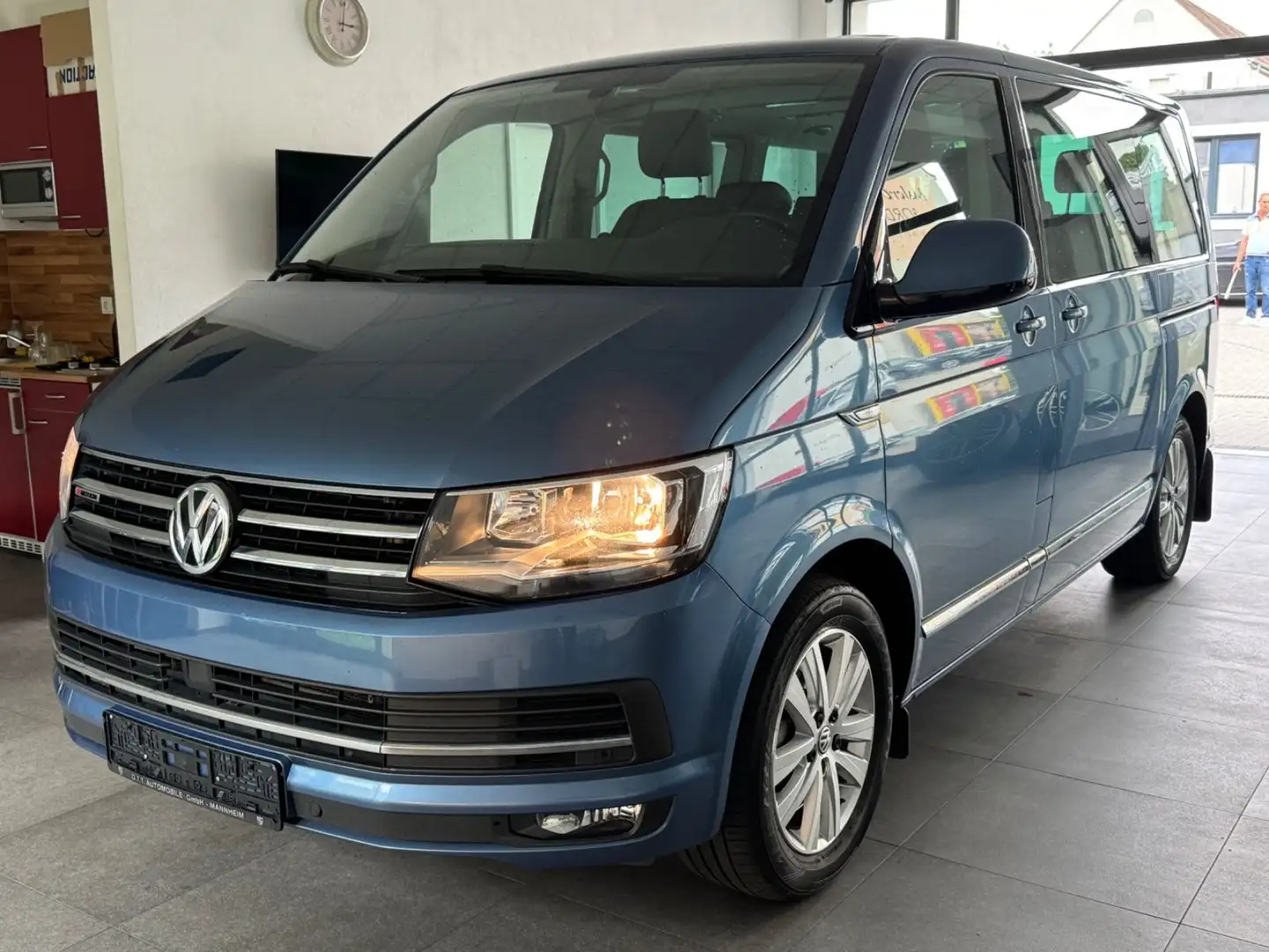 Volkswagen T6 Multivan Highline 4M DSG-7Sitz-Tisch-Navi-AHK Modrá - 1
