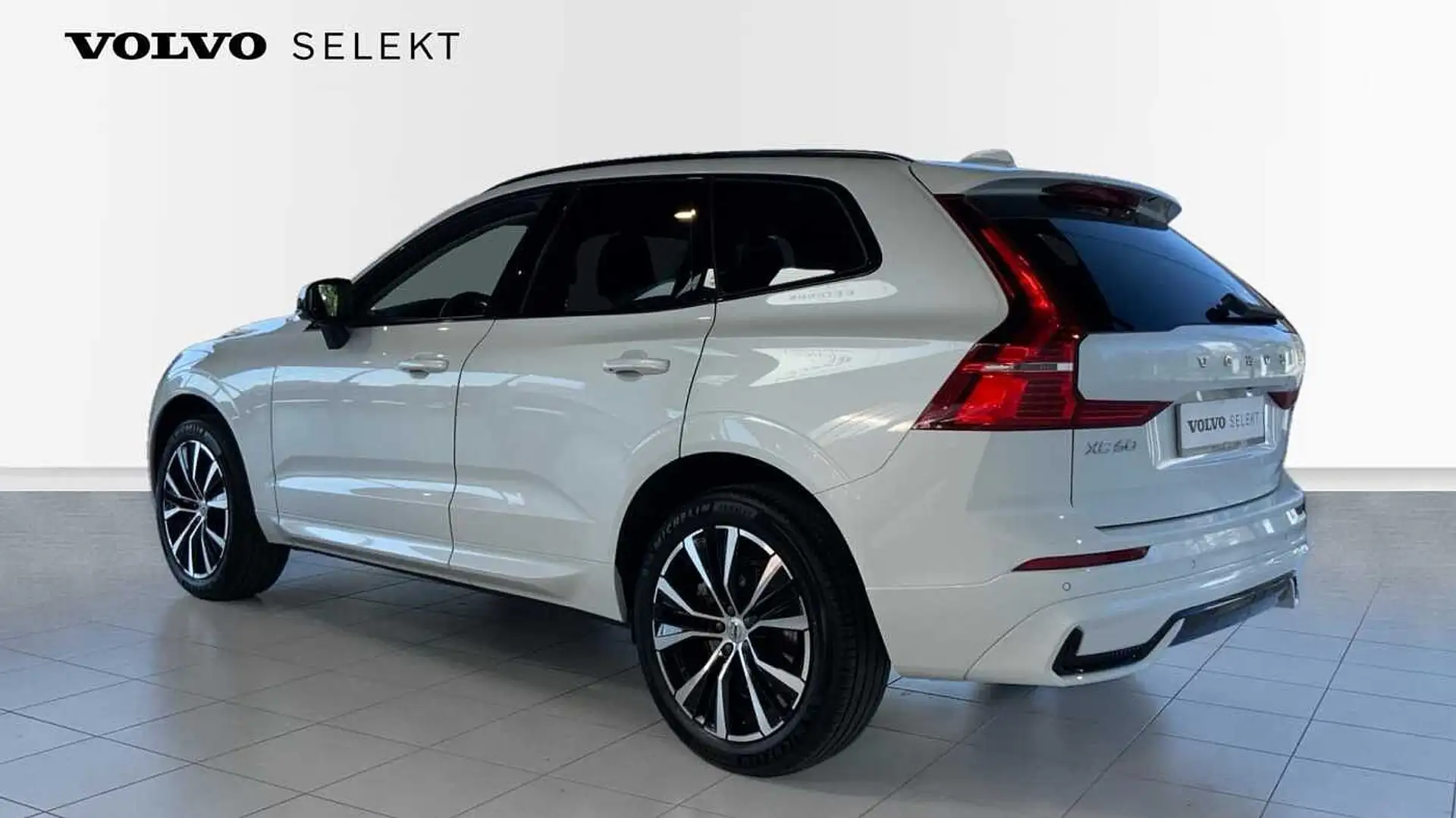 Volvo XC60 II Plus, B4 Mild-Hybrid, Benzine, Dark + Pano + Dr Blanc - 2