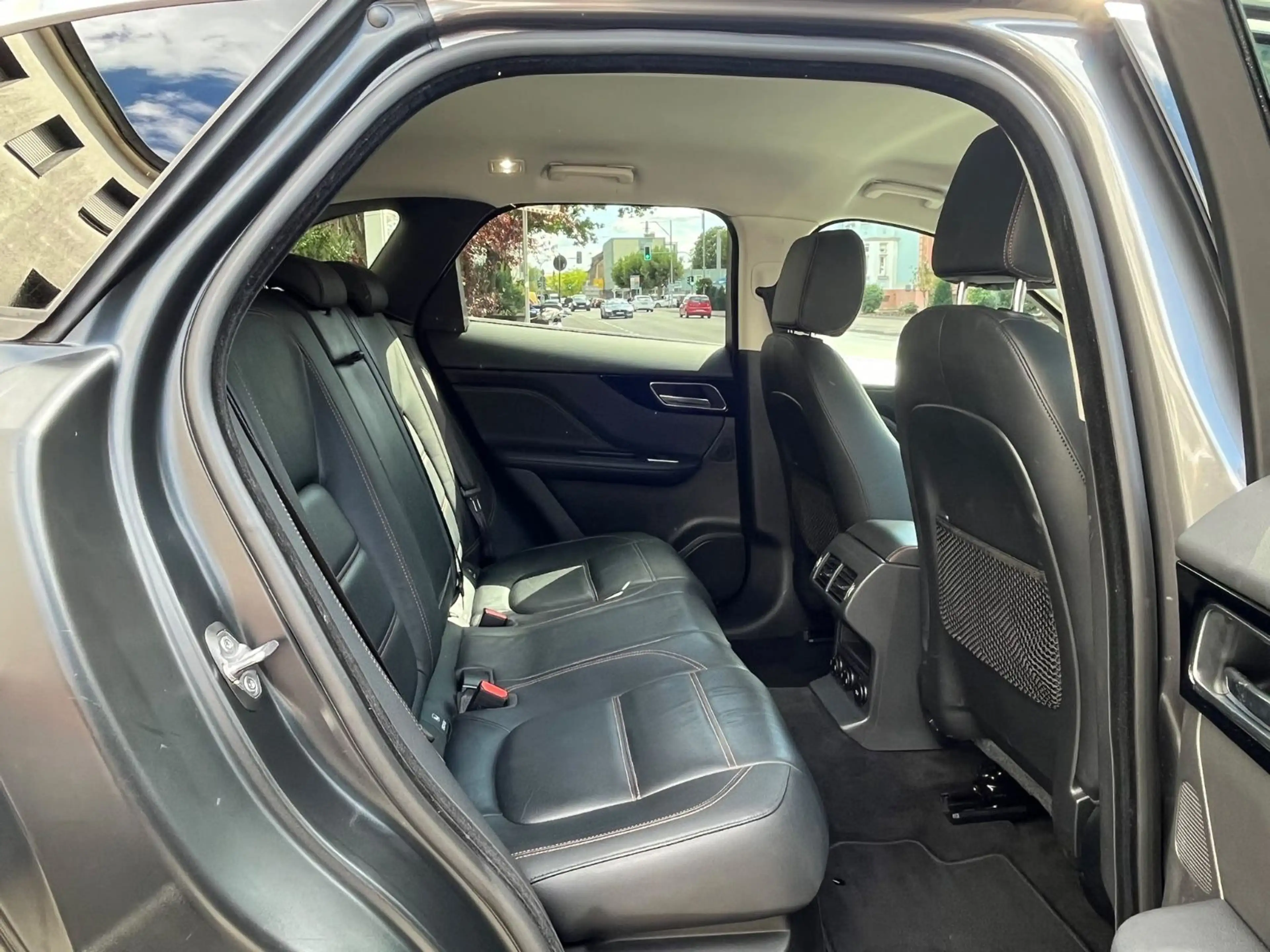 Jaguar F-Pace 3,0 Portfolio AWD LED, Leder — photo 13