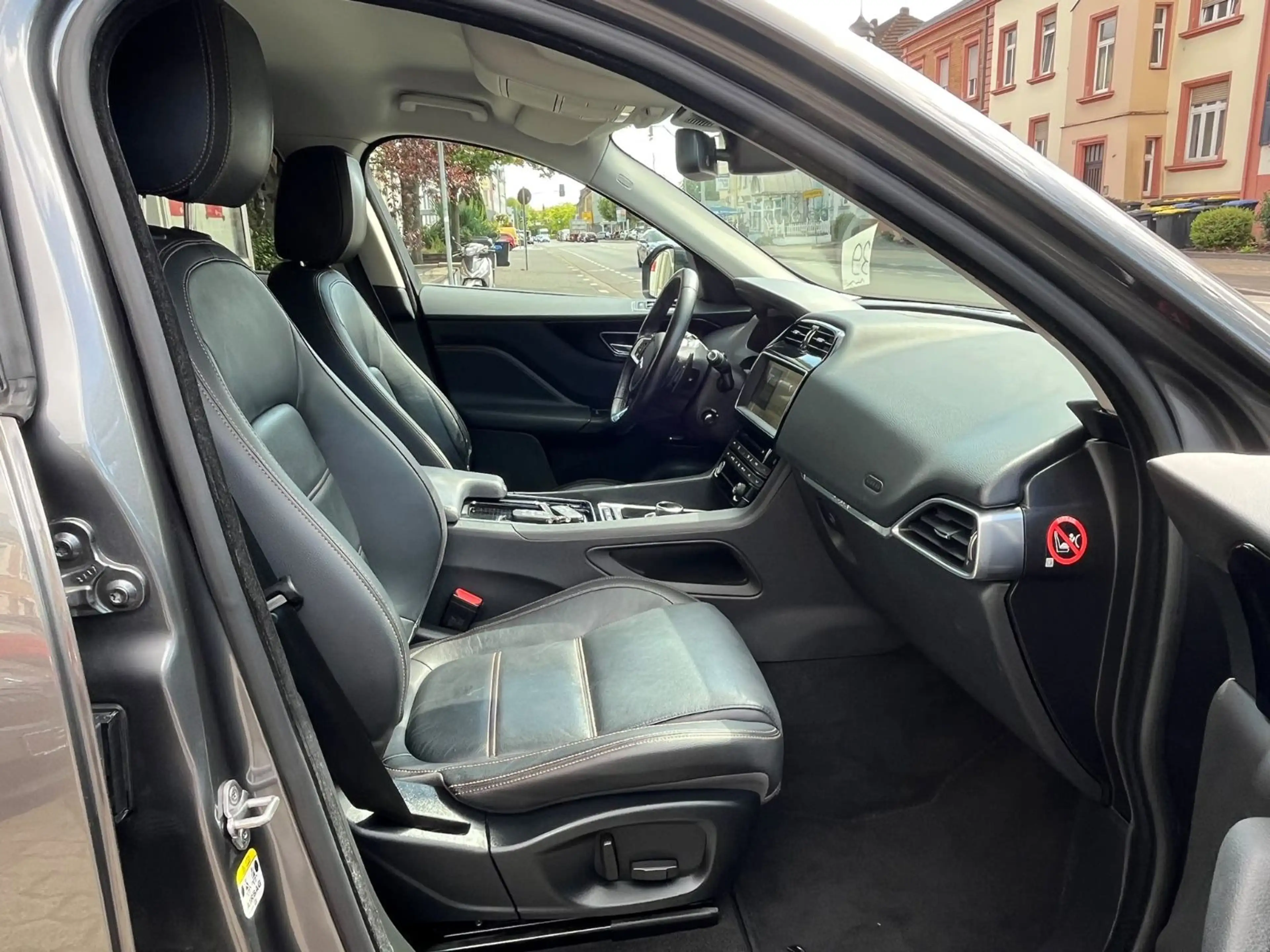 Jaguar F-Pace 3,0 Portfolio AWD LED, Leder — photo 12