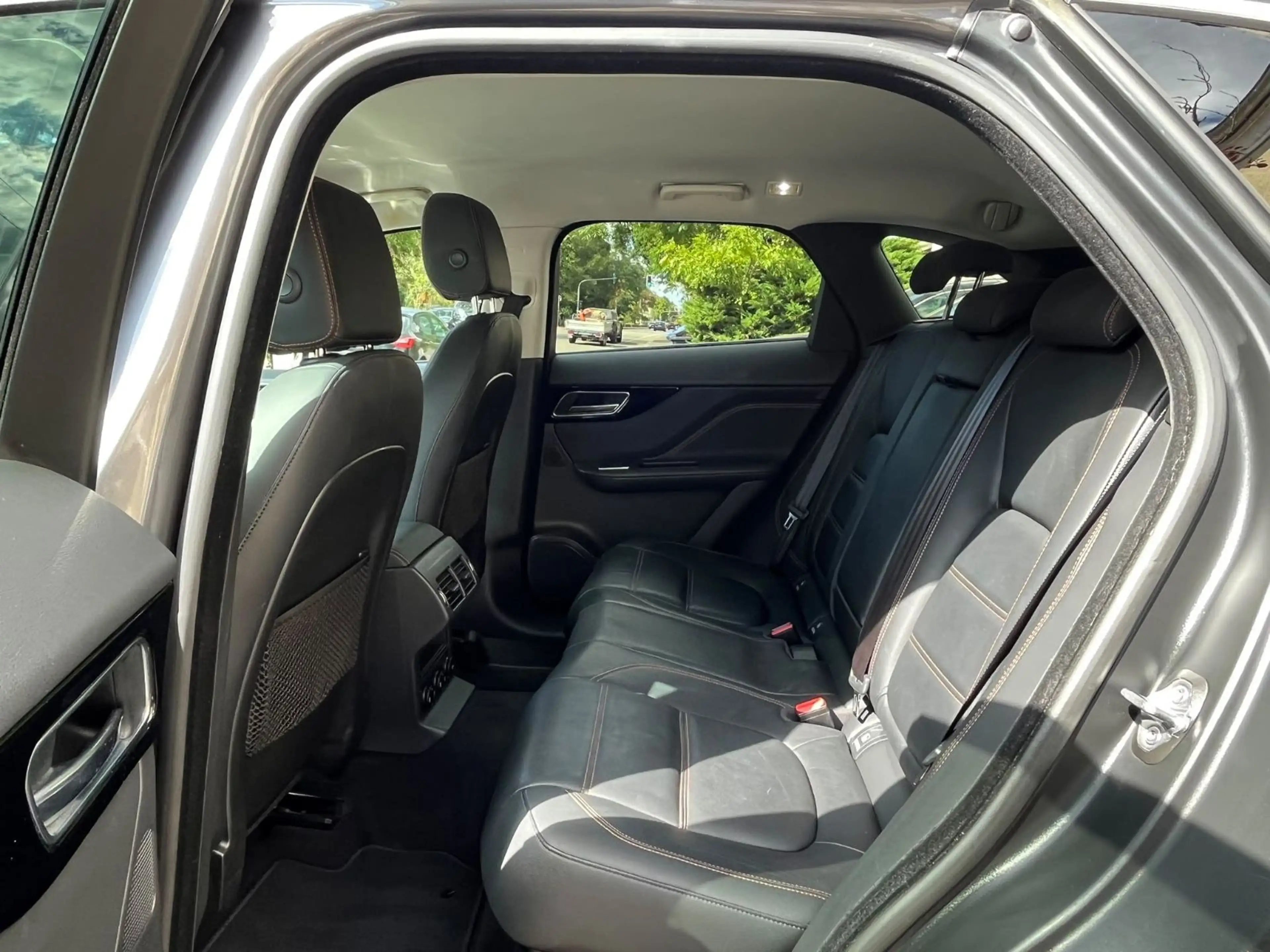 Jaguar F-Pace 3,0 Portfolio AWD LED, Leder — photo 14