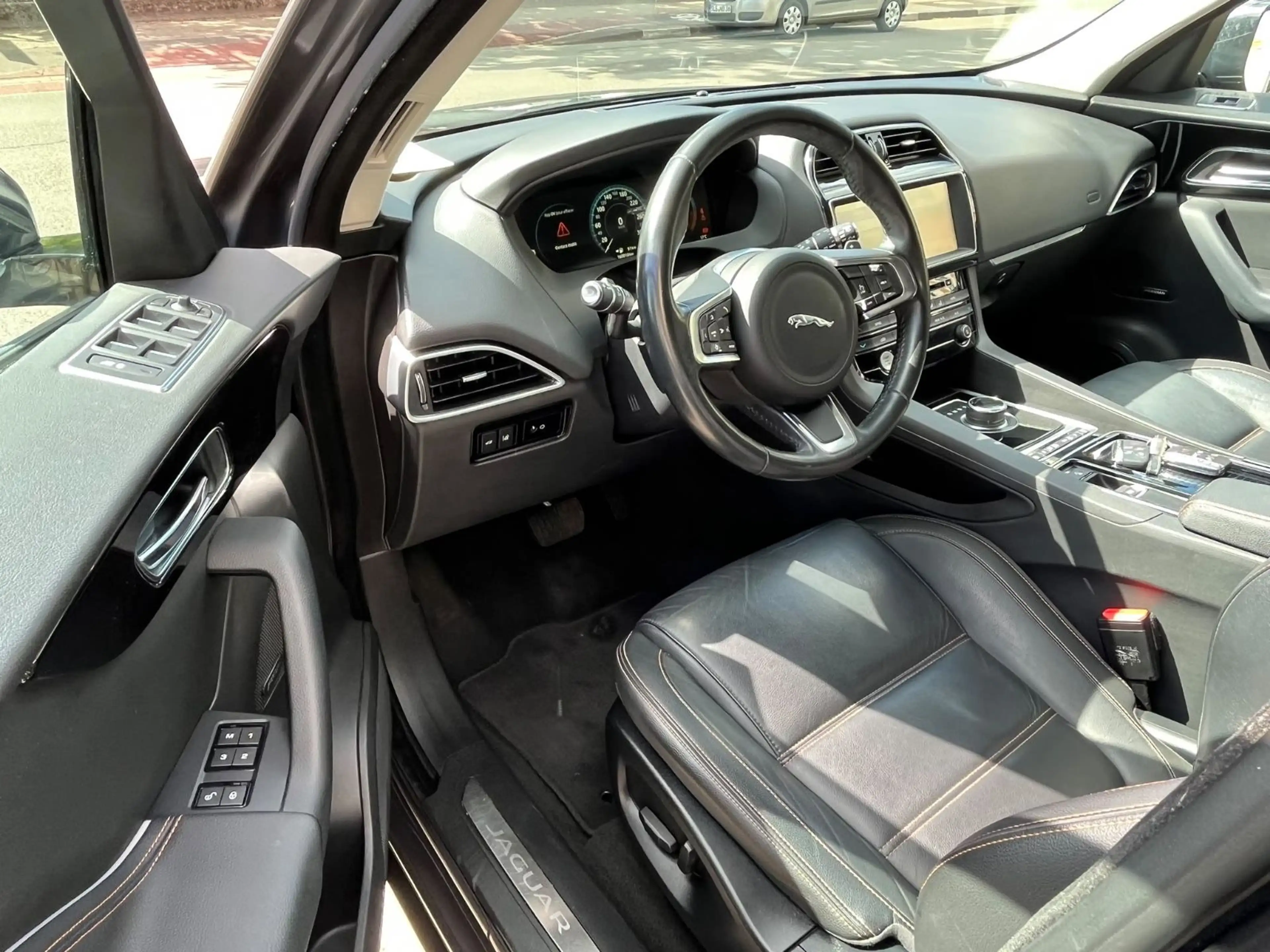 Jaguar F-Pace 3,0 Portfolio AWD LED, Leder — photo 11