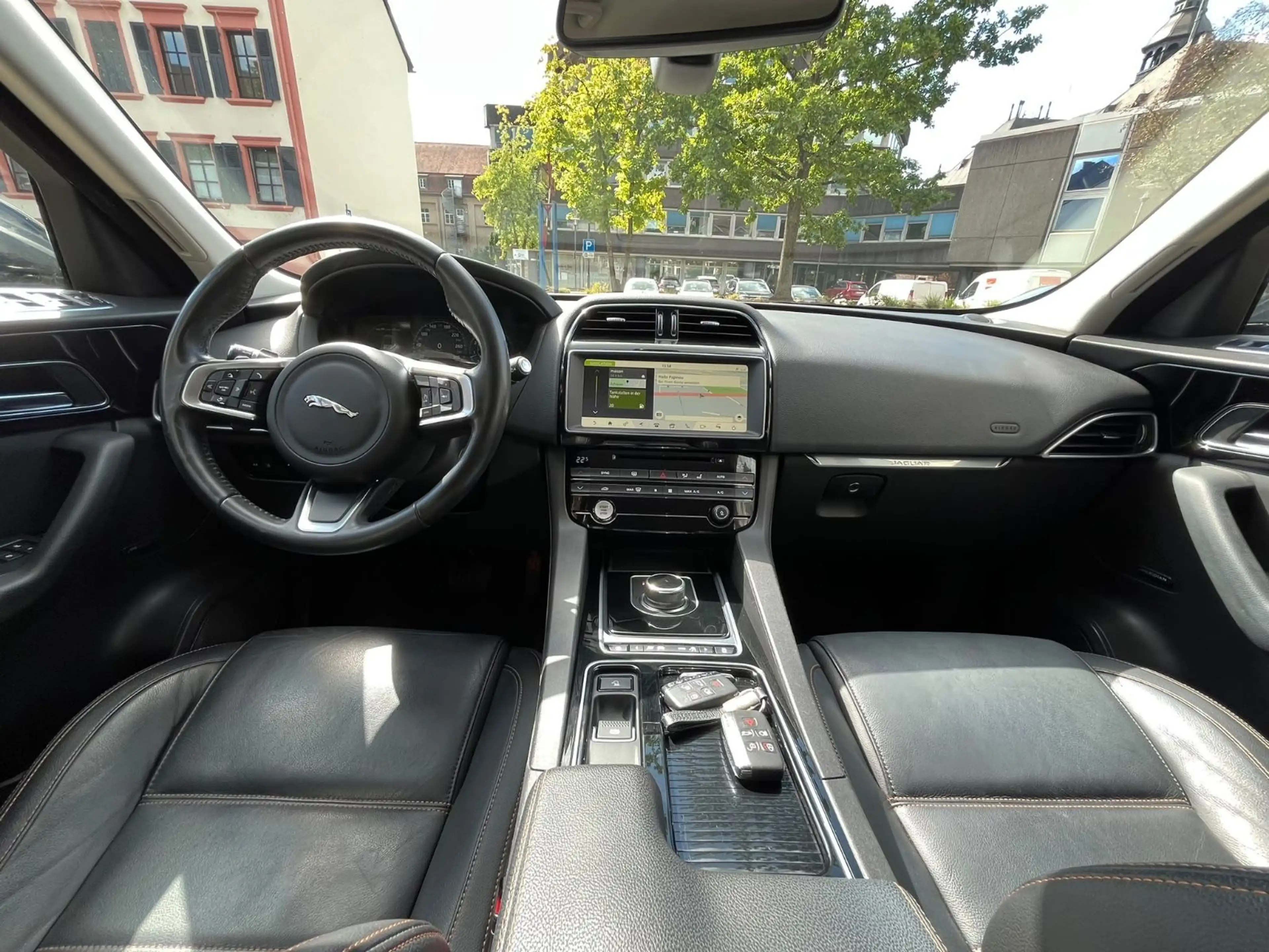 Jaguar F-Pace 3,0 Portfolio AWD LED, Leder — photo 9