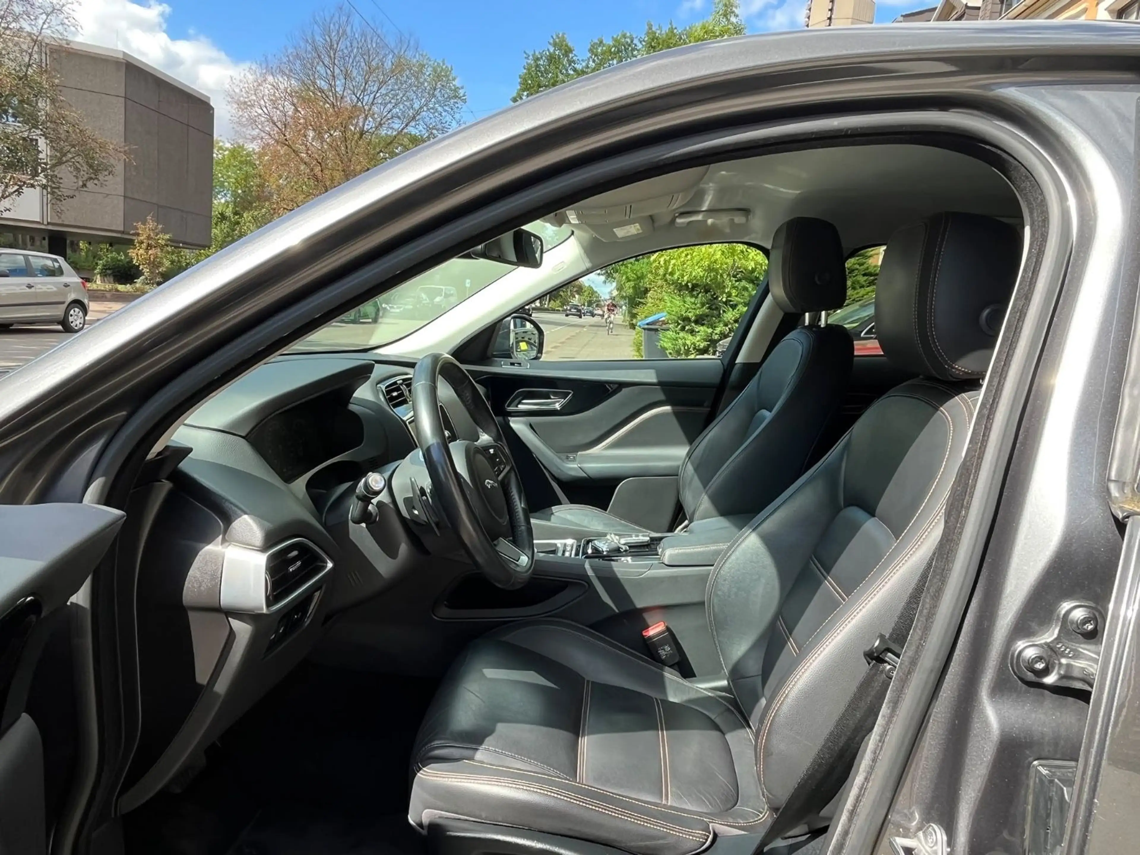 Jaguar F-Pace 3,0 Portfolio AWD LED, Leder — photo 10