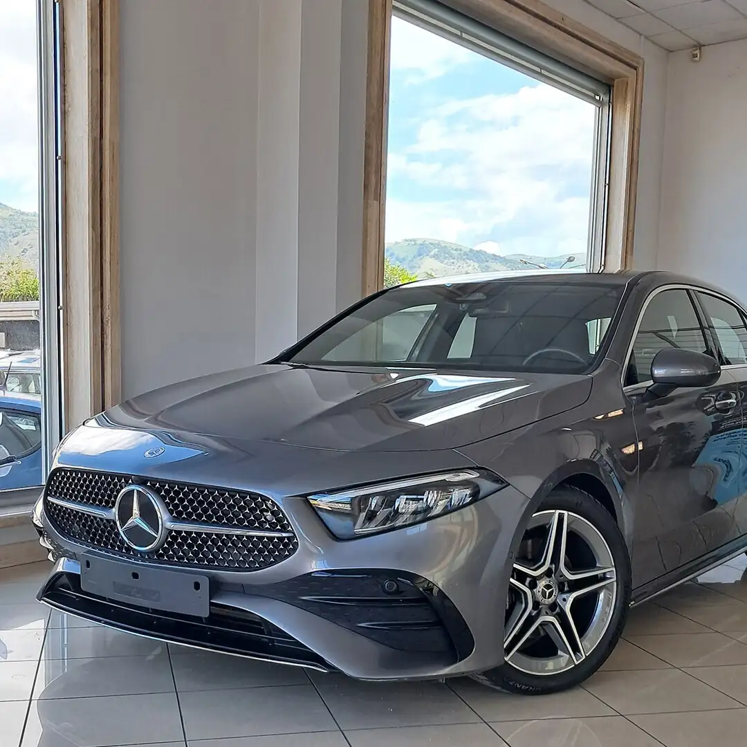 Mercedes-Benz A 200 A 200 d Automatic AMG Line Premium Plus Szürke - 2