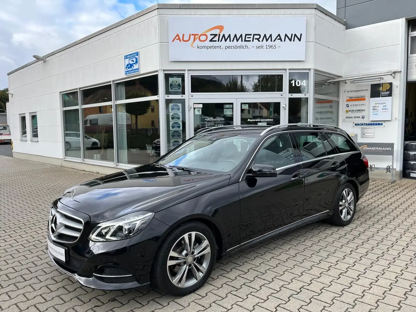 Mercedes-Benz E 200 Navi LED Sitzheizg. Avantgarde AHZV Schwarz - 1