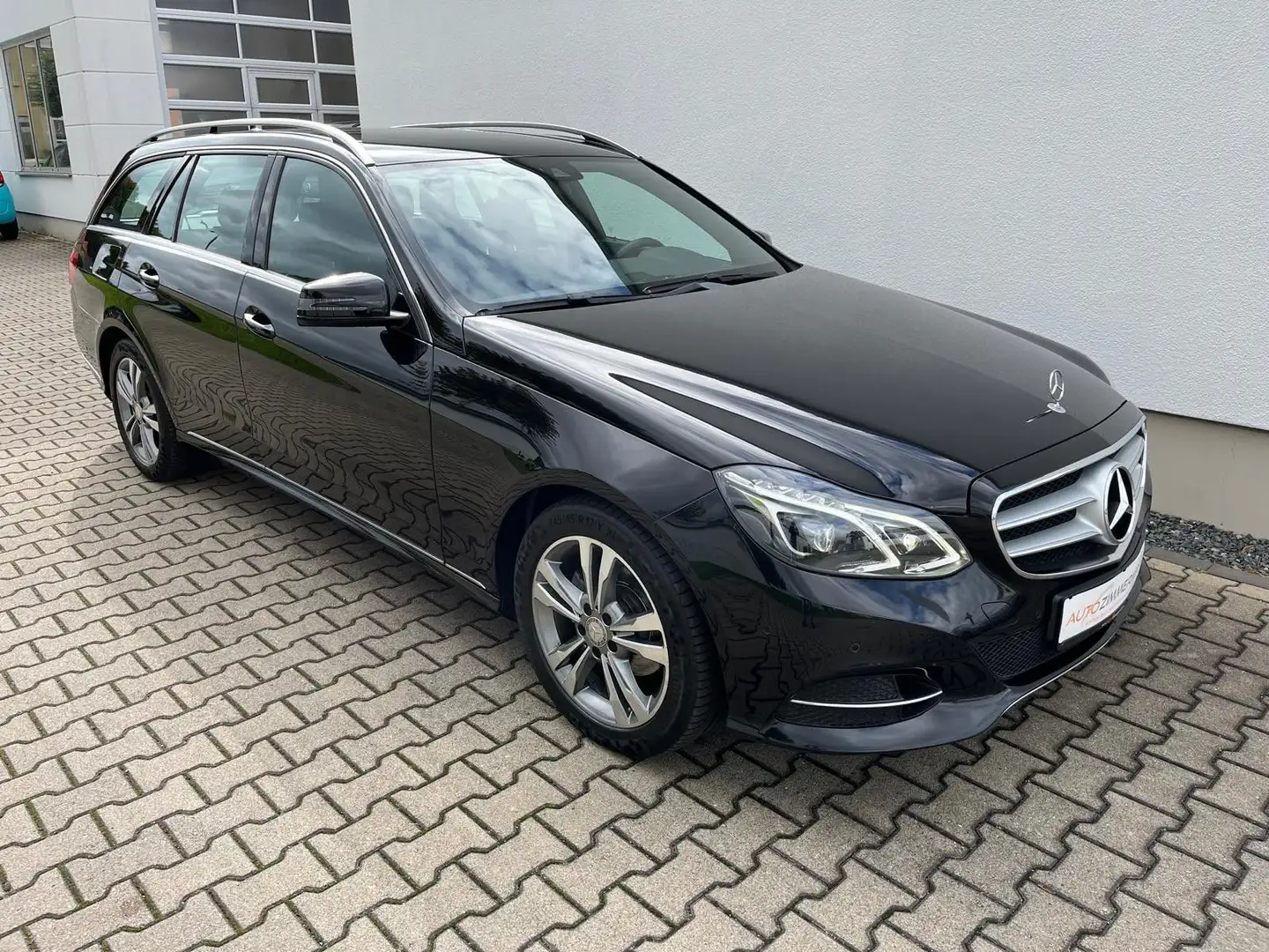 Mercedes-Benz E 200 Navi LED Sitzheizg. Avantgarde AHZV Schwarz - 2