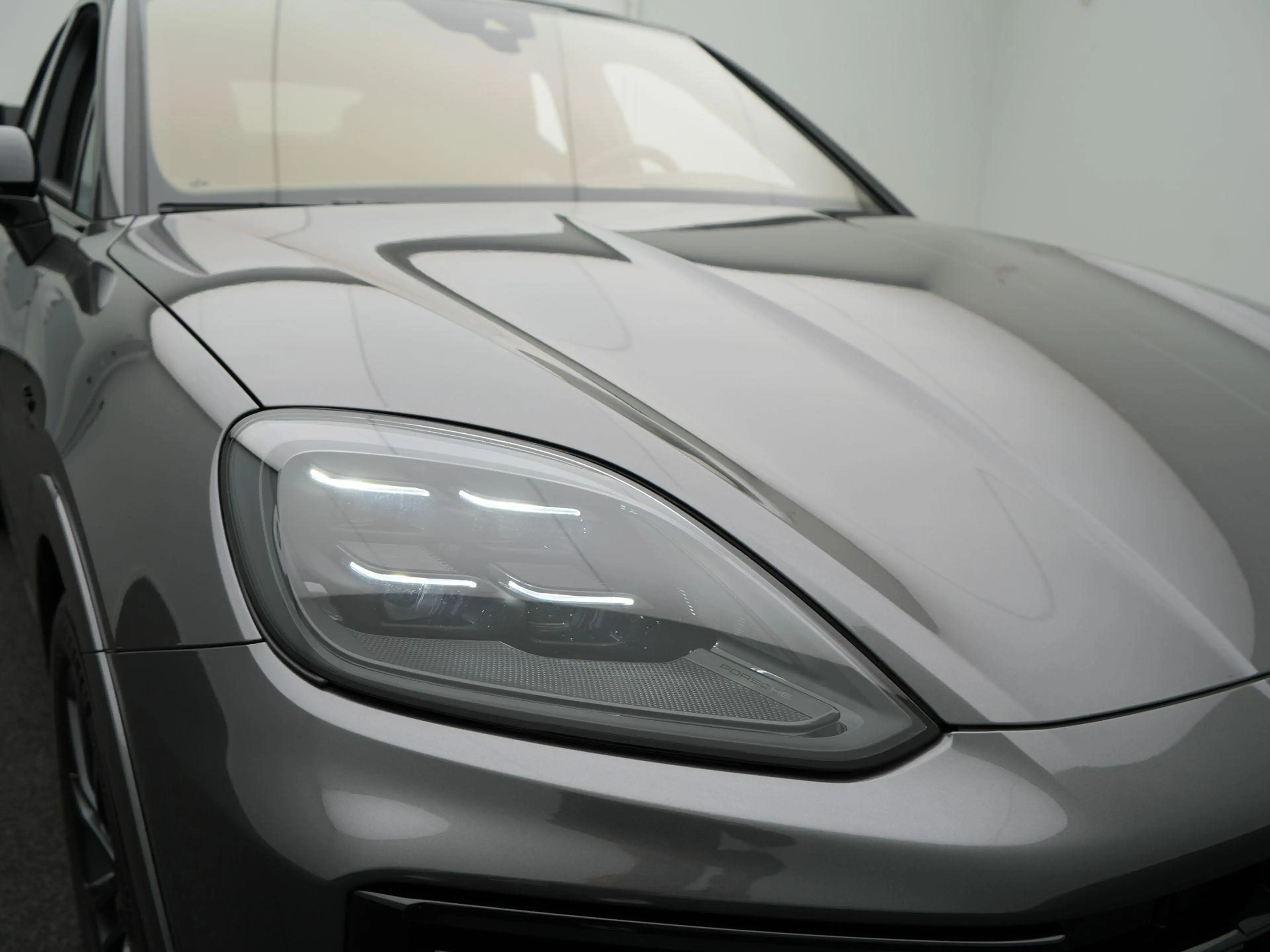 Porsche Cayenne Coupé E-Hybrid Black Edition — photo 13