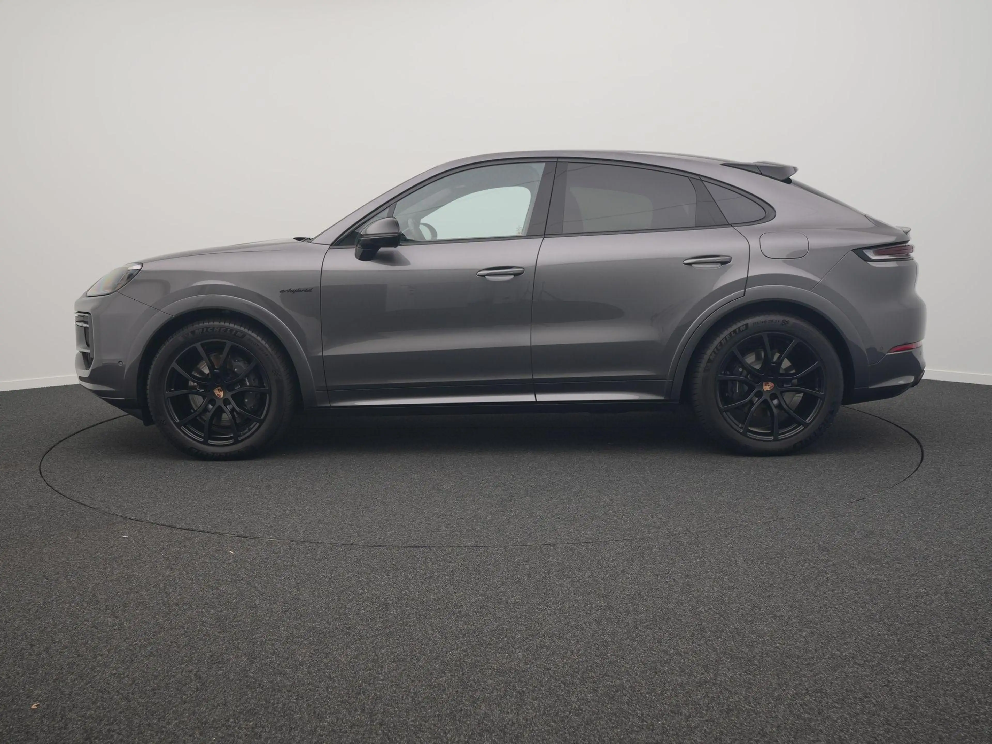 Porsche Cayenne Coupé E-Hybrid Black Edition — photo 2