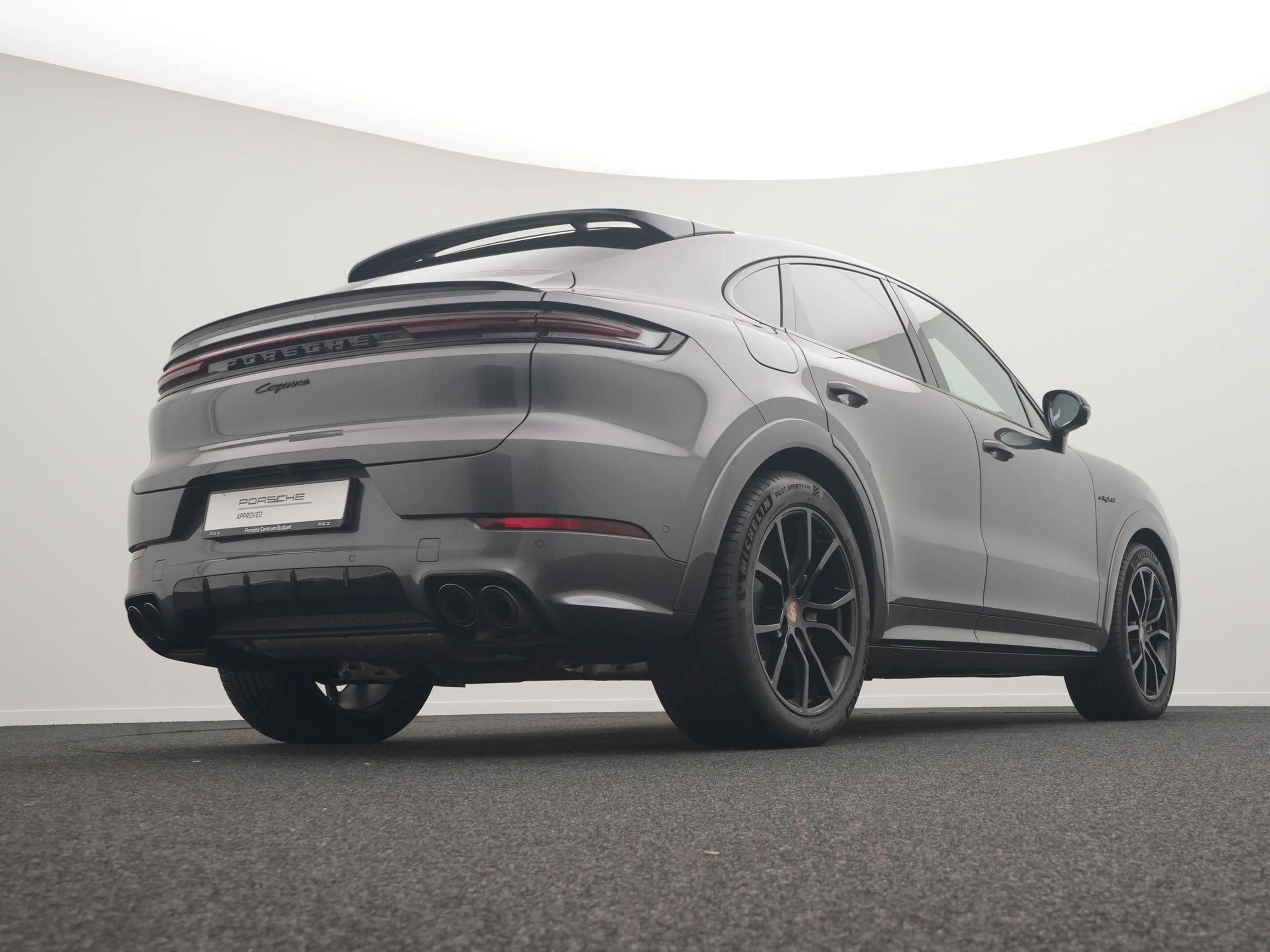 Porsche Cayenne Coupé E-Hybrid Black Edition — photo 10