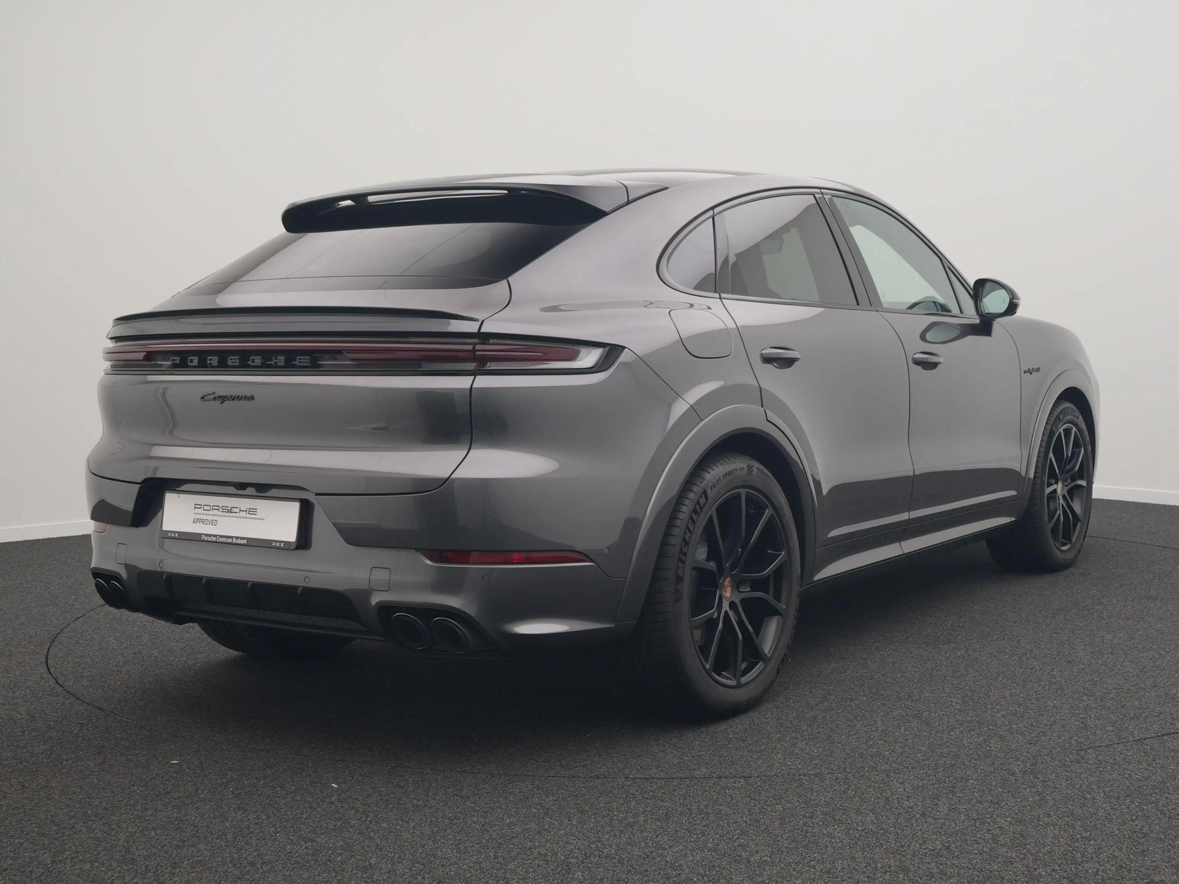 Porsche Cayenne Coupé E-Hybrid Black Edition — photo 5