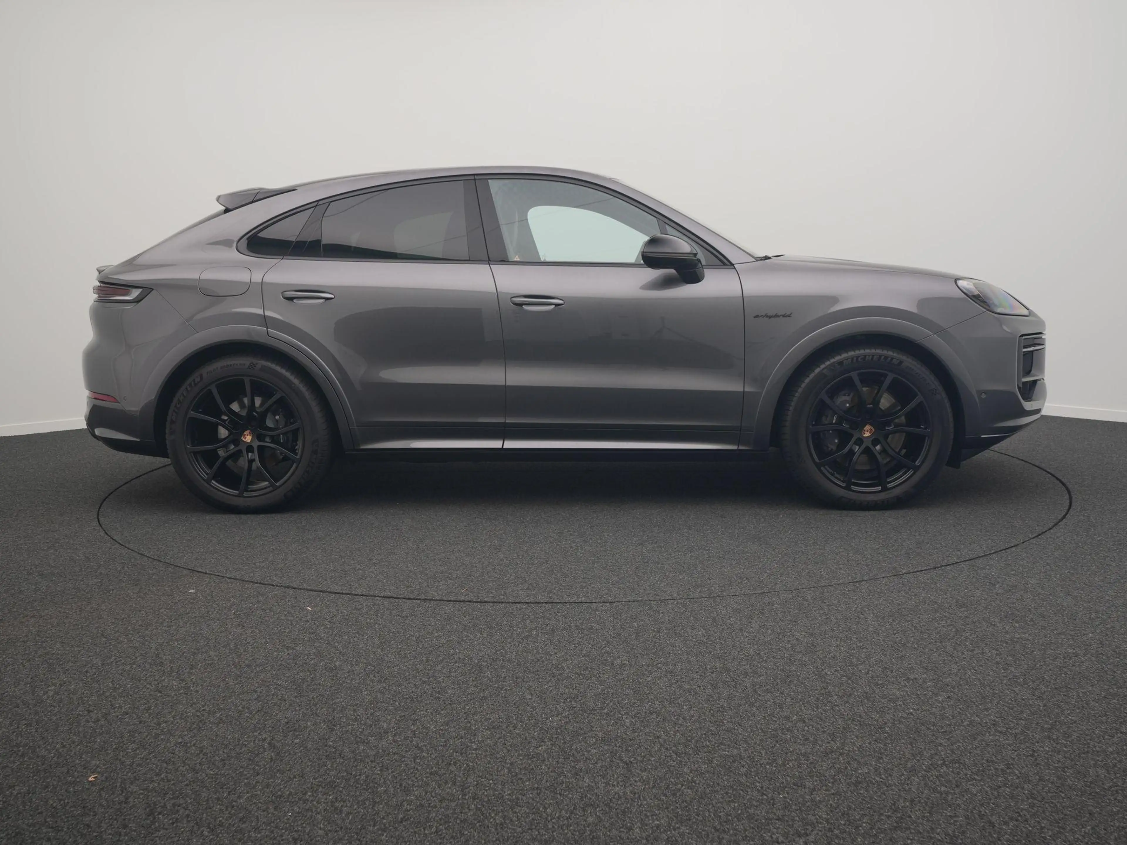 Porsche Cayenne Coupé E-Hybrid Black Edition — photo 6