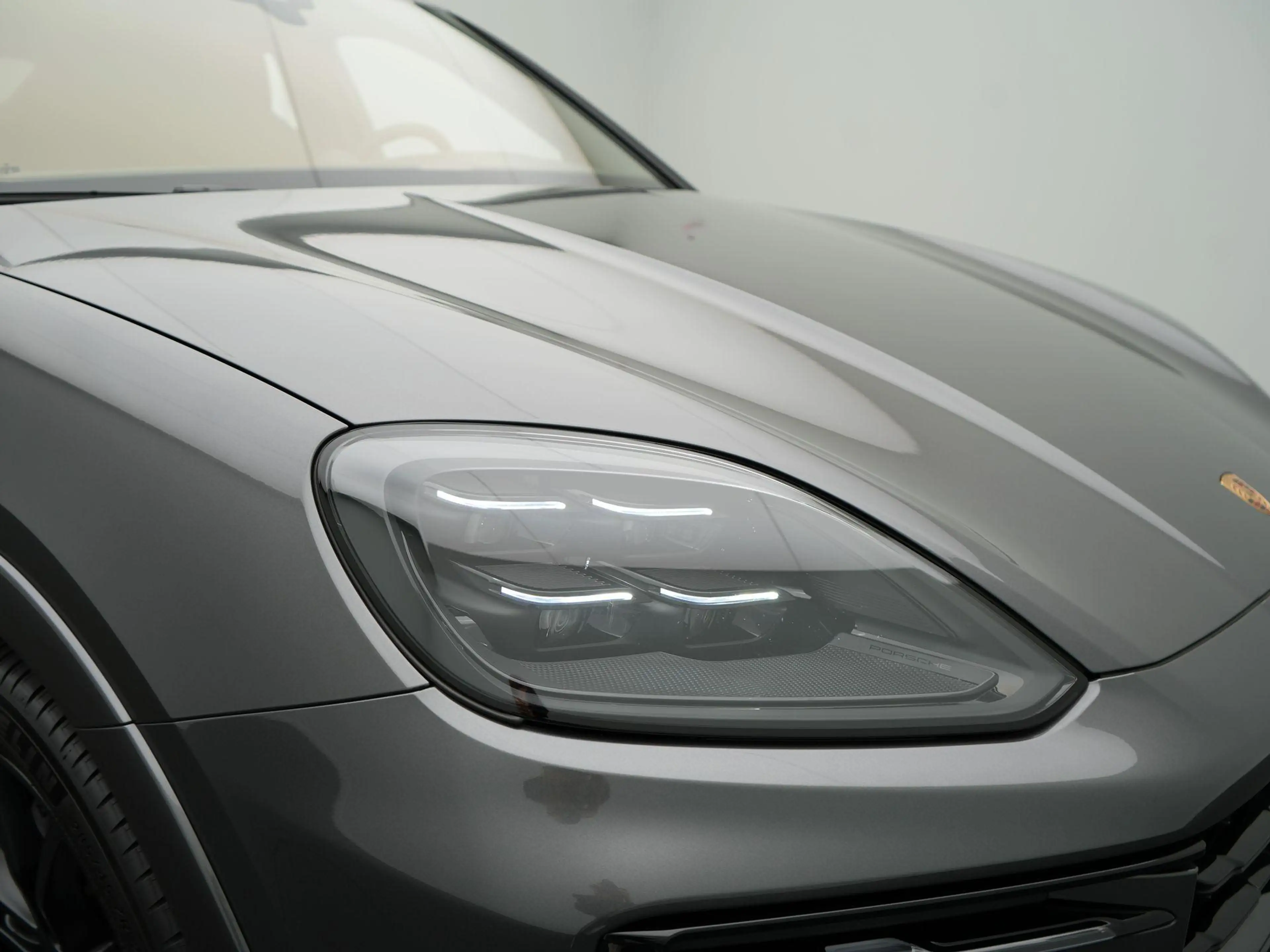 Porsche Cayenne Coupé E-Hybrid Black Edition — photo 14