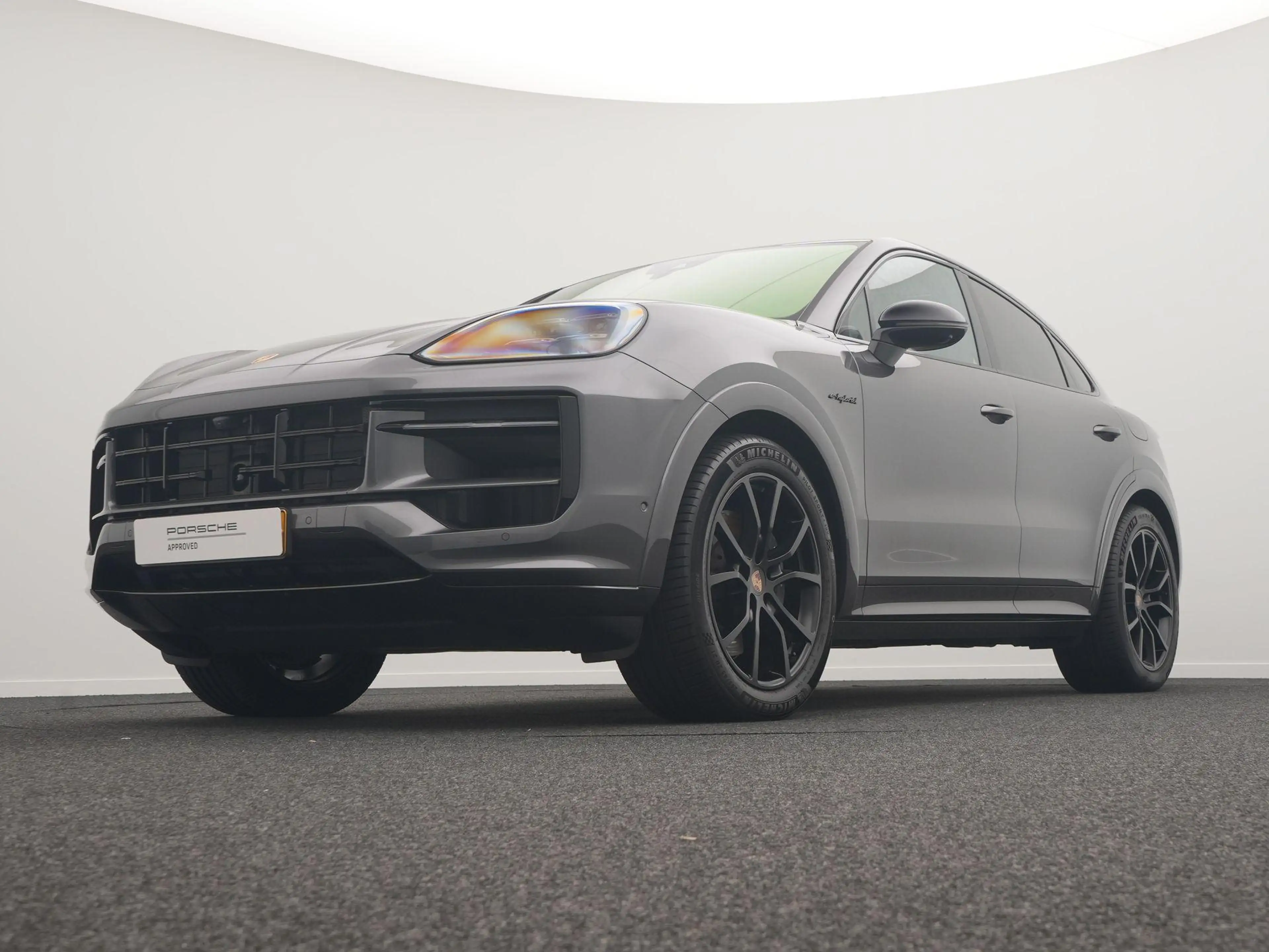 Porsche Cayenne Coupé E-Hybrid Black Edition — photo 9